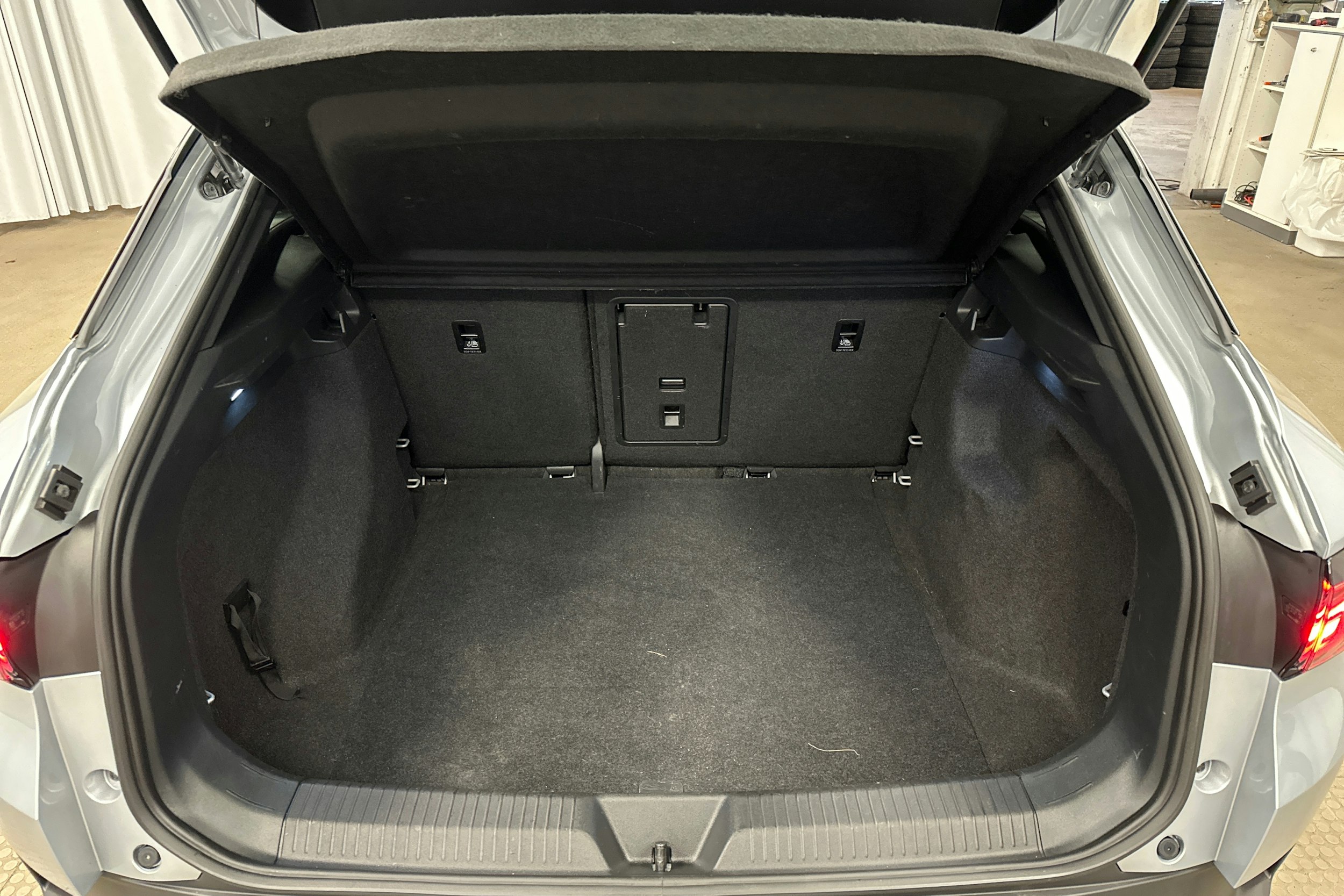 hopea Volkswagen ID.4 2022 kuva 14.