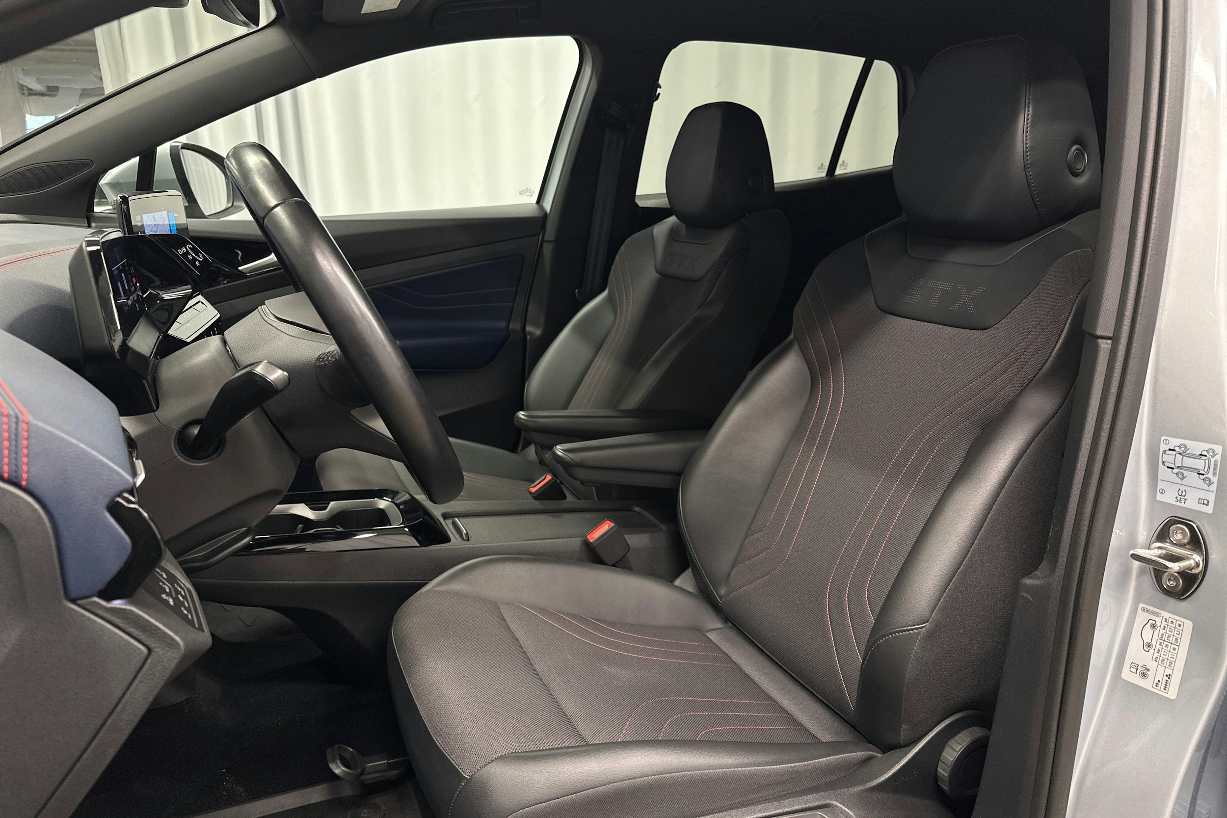 hopea Volkswagen ID.4 2022 kuva 16.