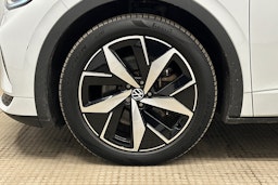 valkoinen Volkswagen ID.4 2022 kuva 11.