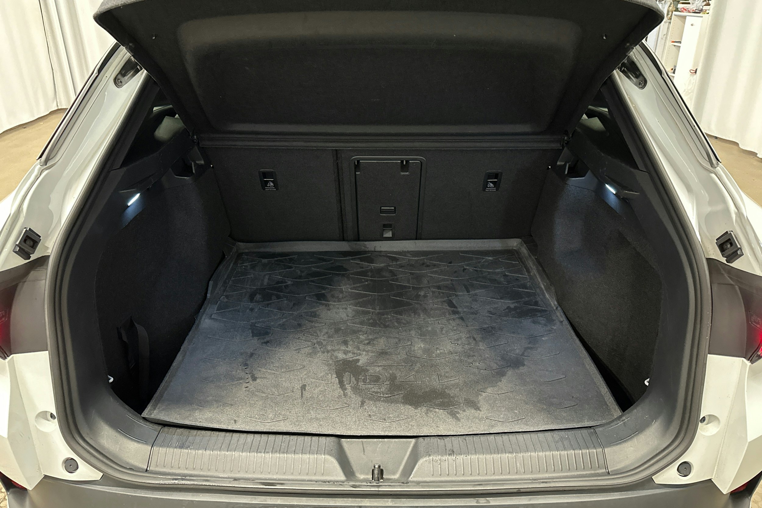 valkoinen Volkswagen ID.4 2022 kuva 14.