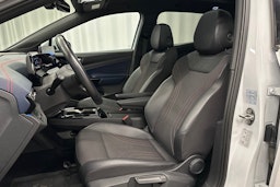 valkoinen Volkswagen ID.4 2022 kuva 17.