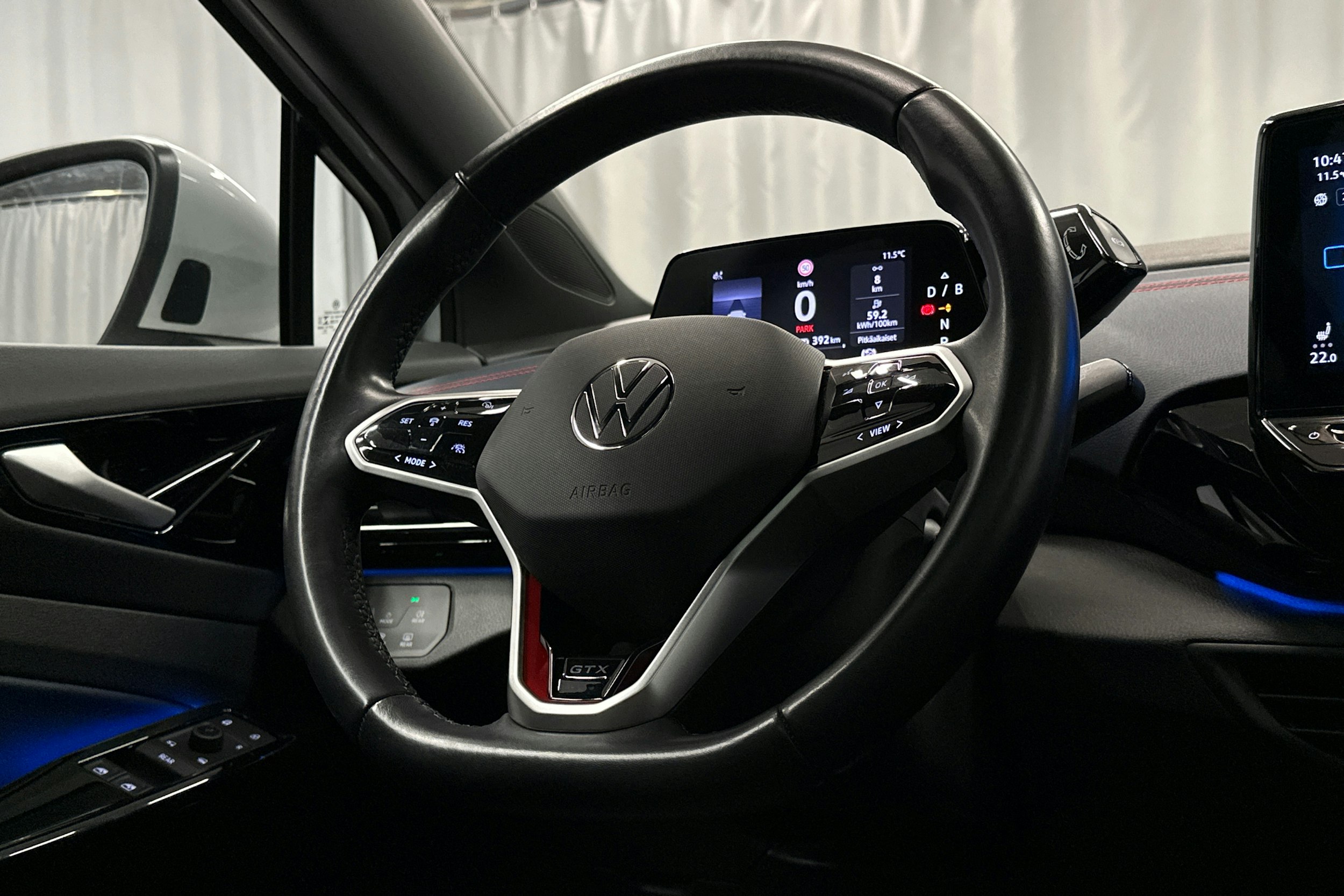 valkoinen Volkswagen ID.4 2022 kuva 18.