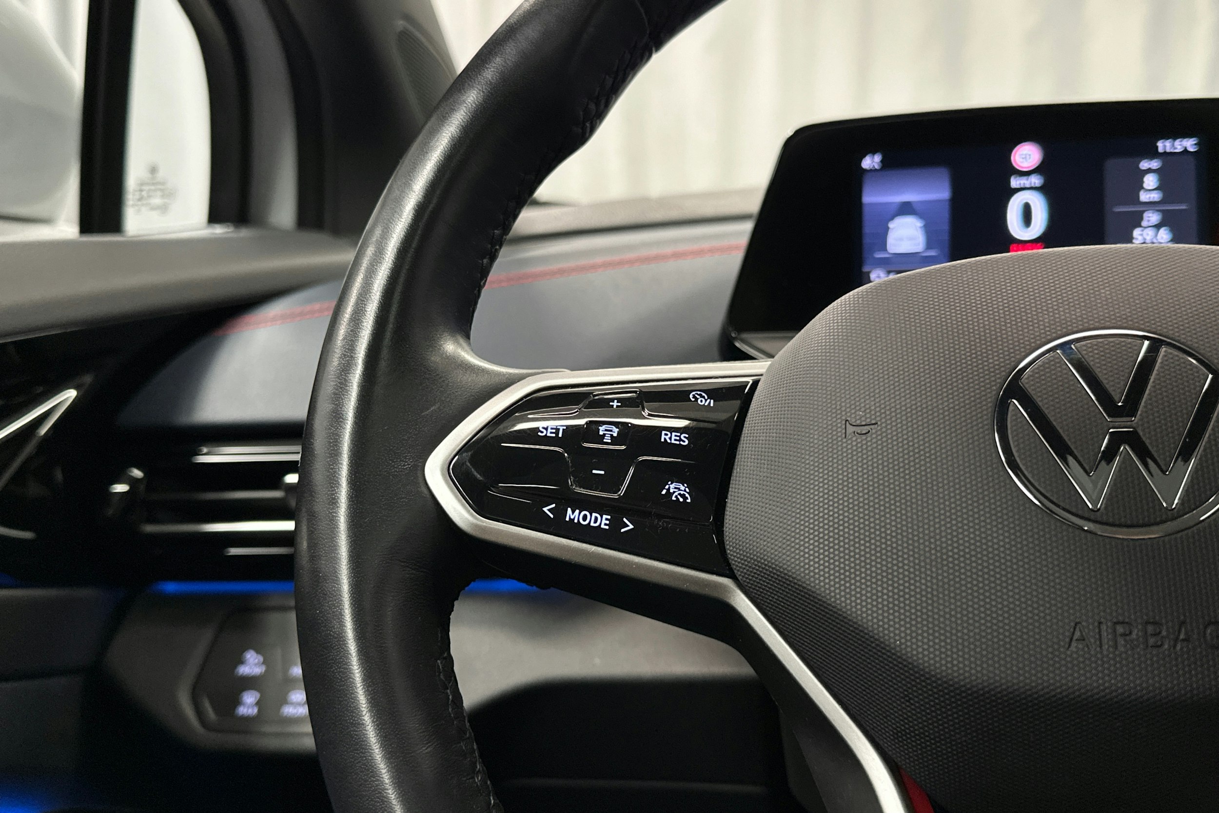 valkoinen Volkswagen ID.4 2022 kuva 19.