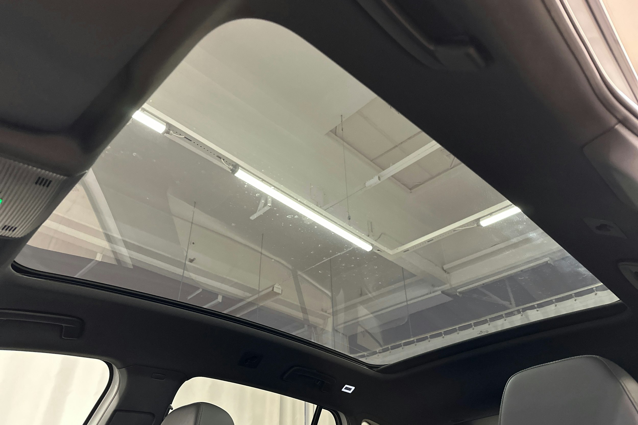 valkoinen Volkswagen ID.4 2022 kuva 33.