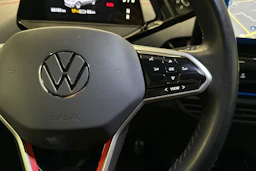 musta Volkswagen ID.4 2022 kuva 16.