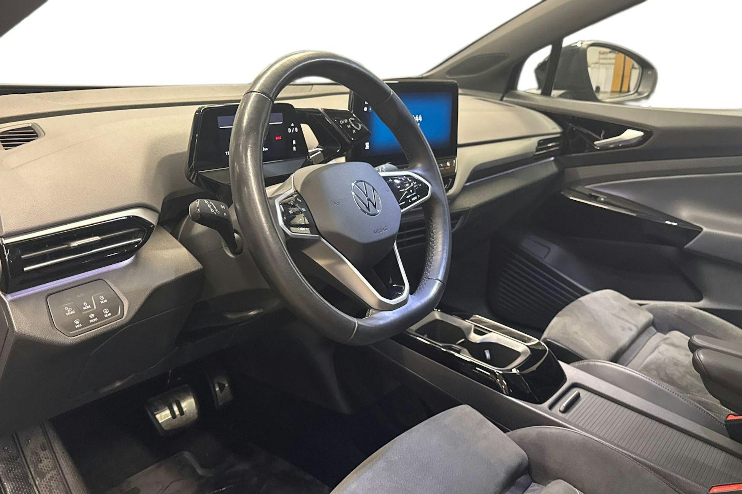 musta Volkswagen ID.4 2022 kuva 7.