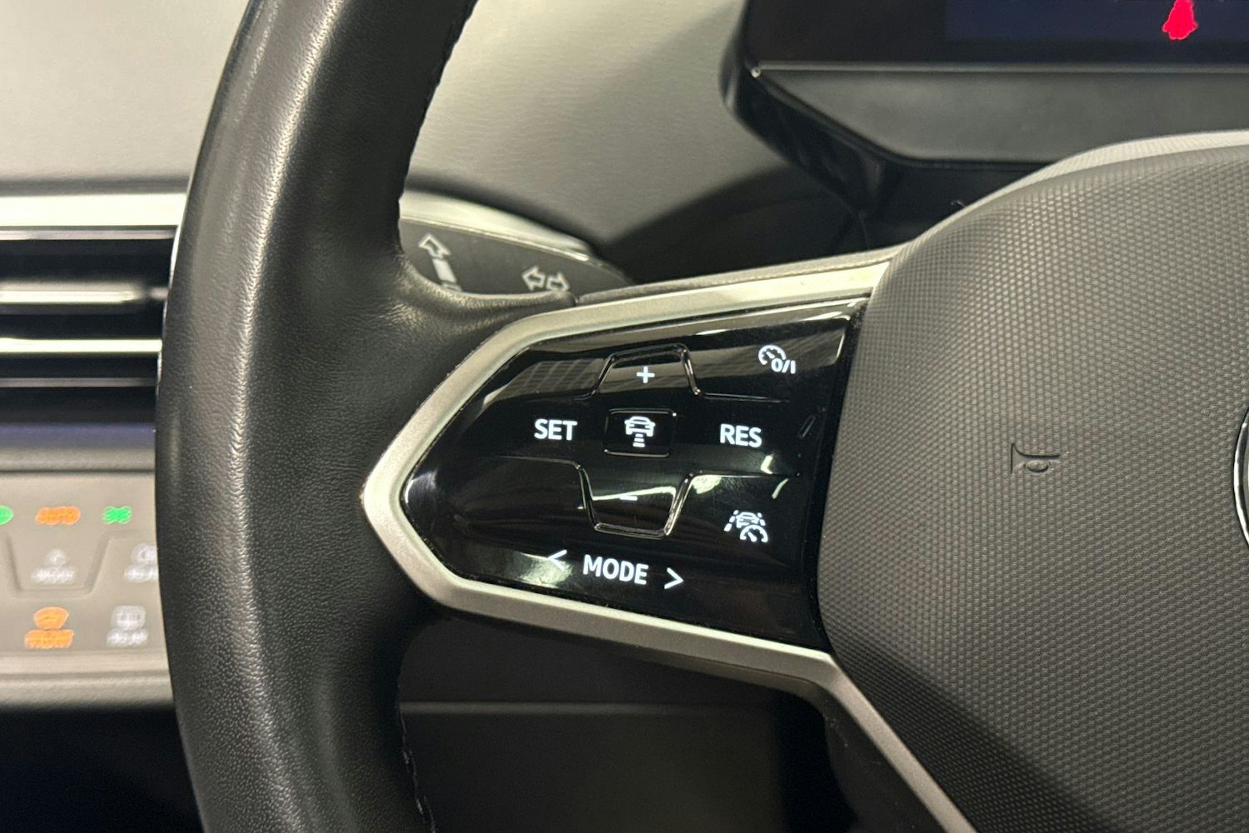 musta Volkswagen ID.4 2022 kuva 15.