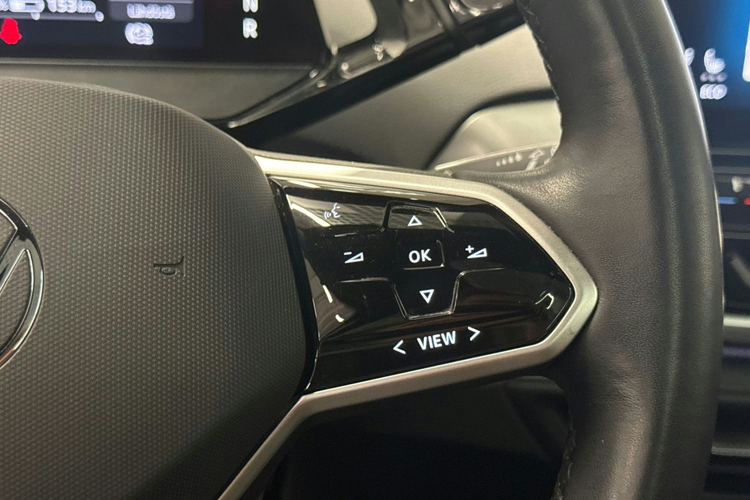 musta Volkswagen ID.4 2022 kuva 16.