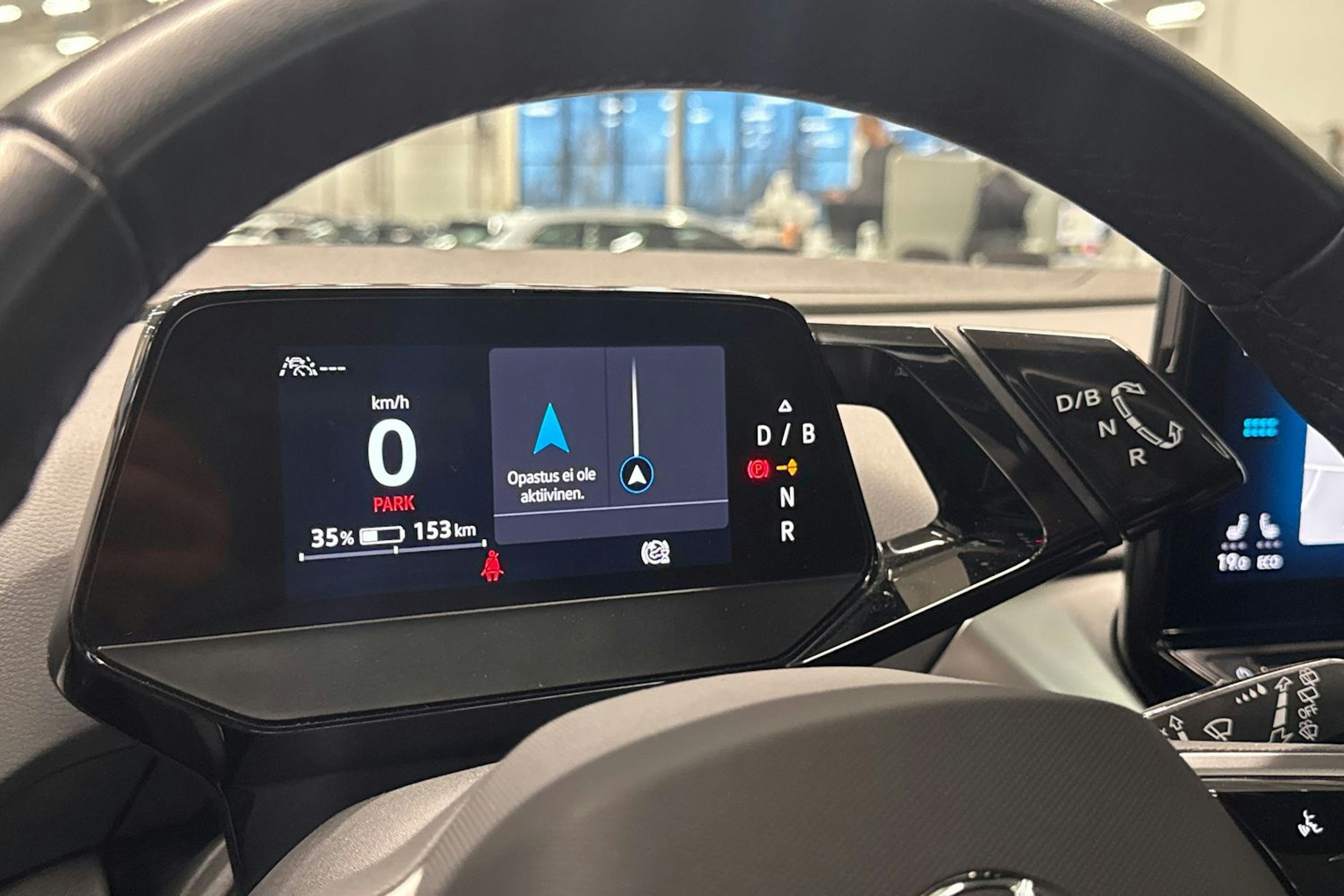 musta Volkswagen ID.4 2022 kuva 18.