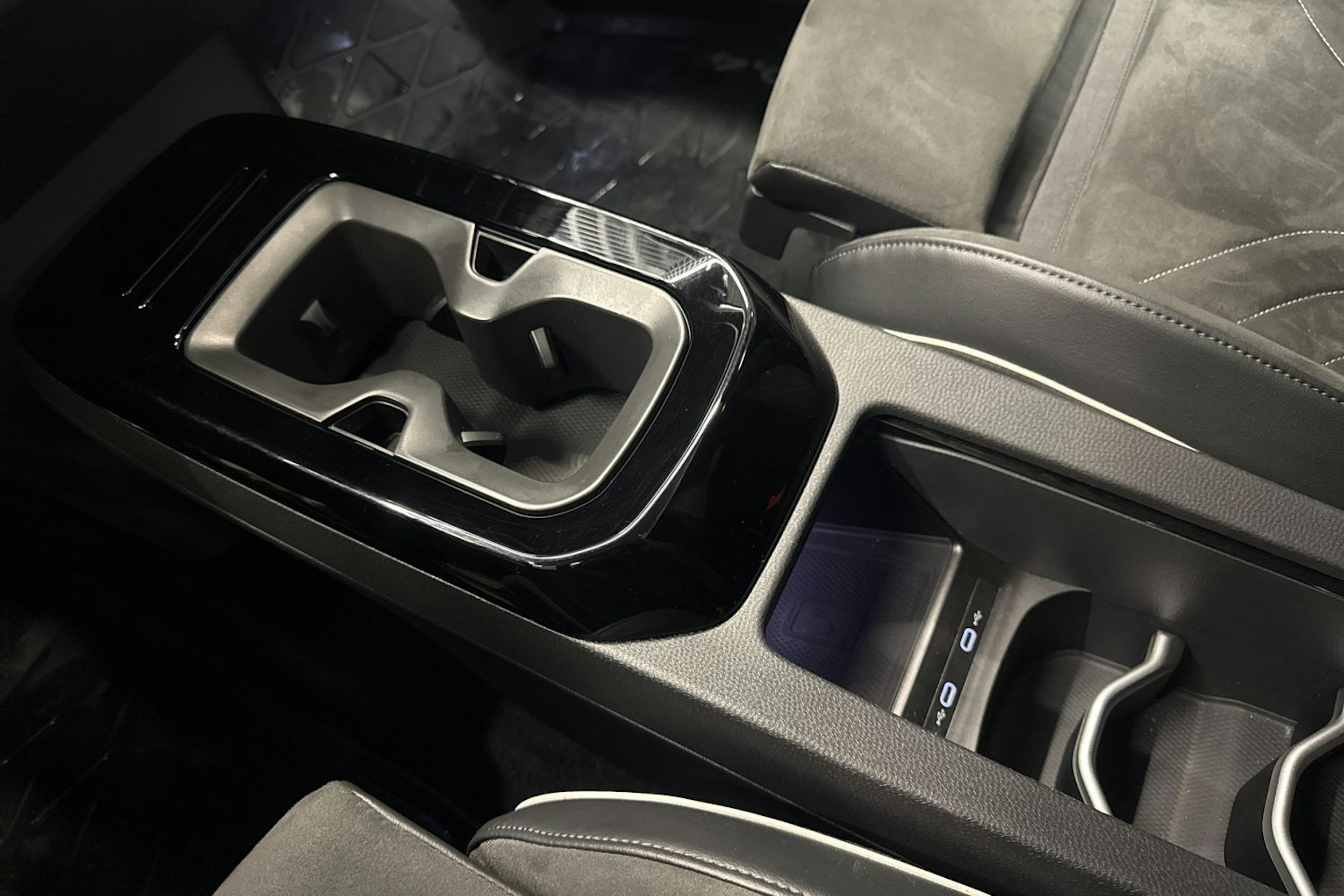 musta Volkswagen ID.4 2022 kuva 19.