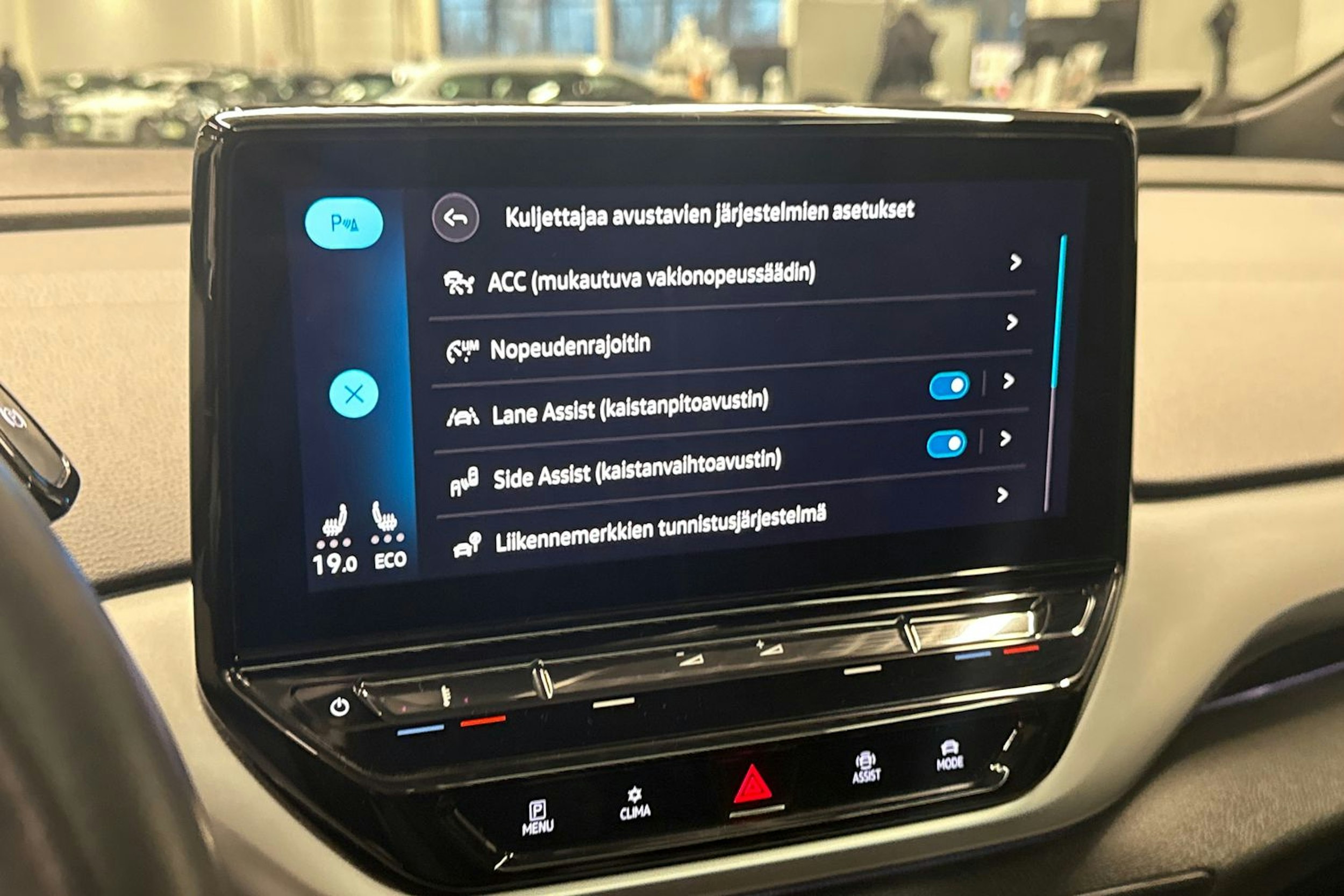 musta Volkswagen ID.4 2022 kuva 23.