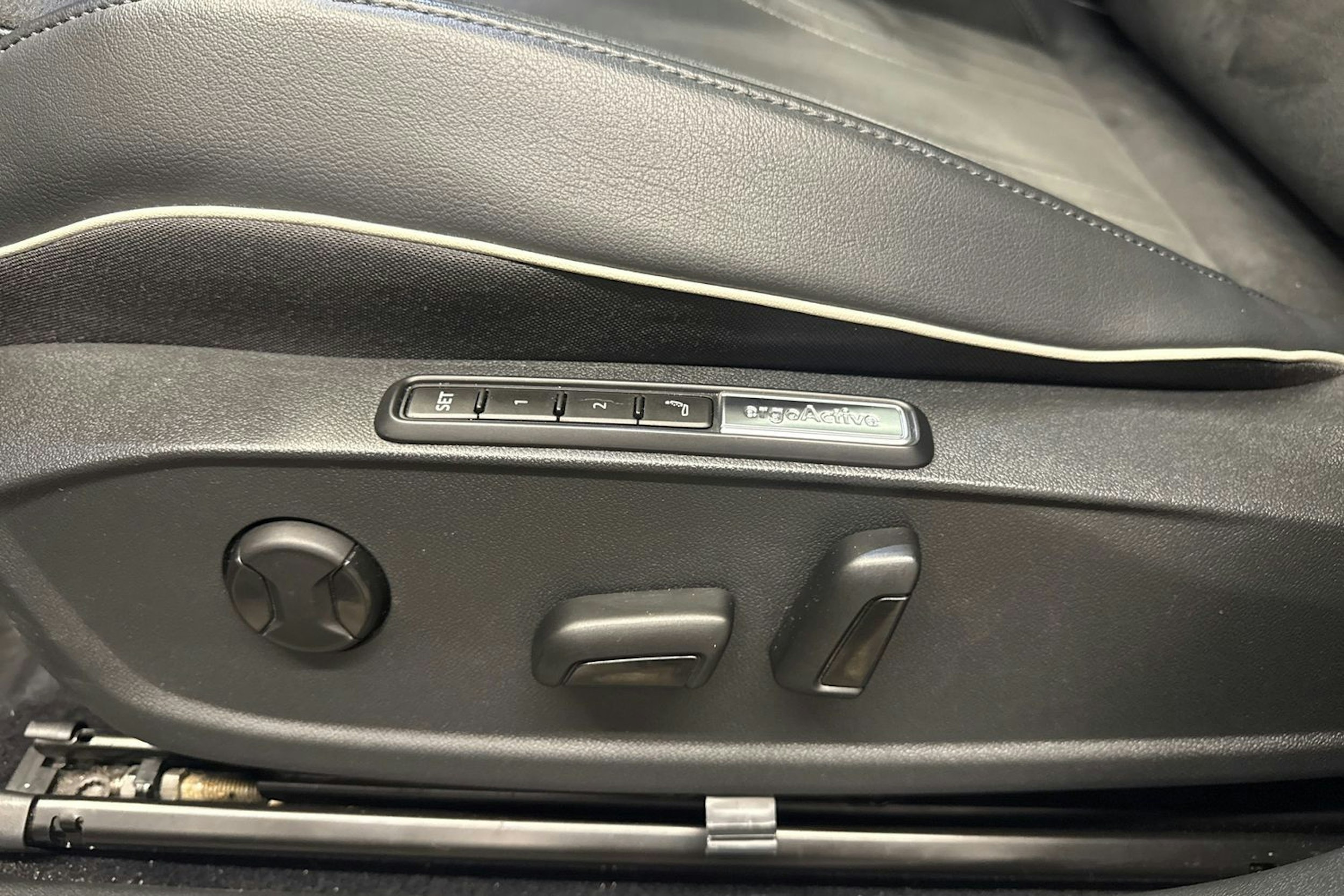 musta Volkswagen ID.4 2022 kuva 27.