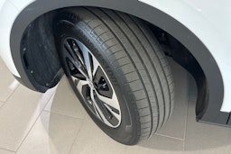valkoinen Volkswagen ID.4 2022 kuva 10.