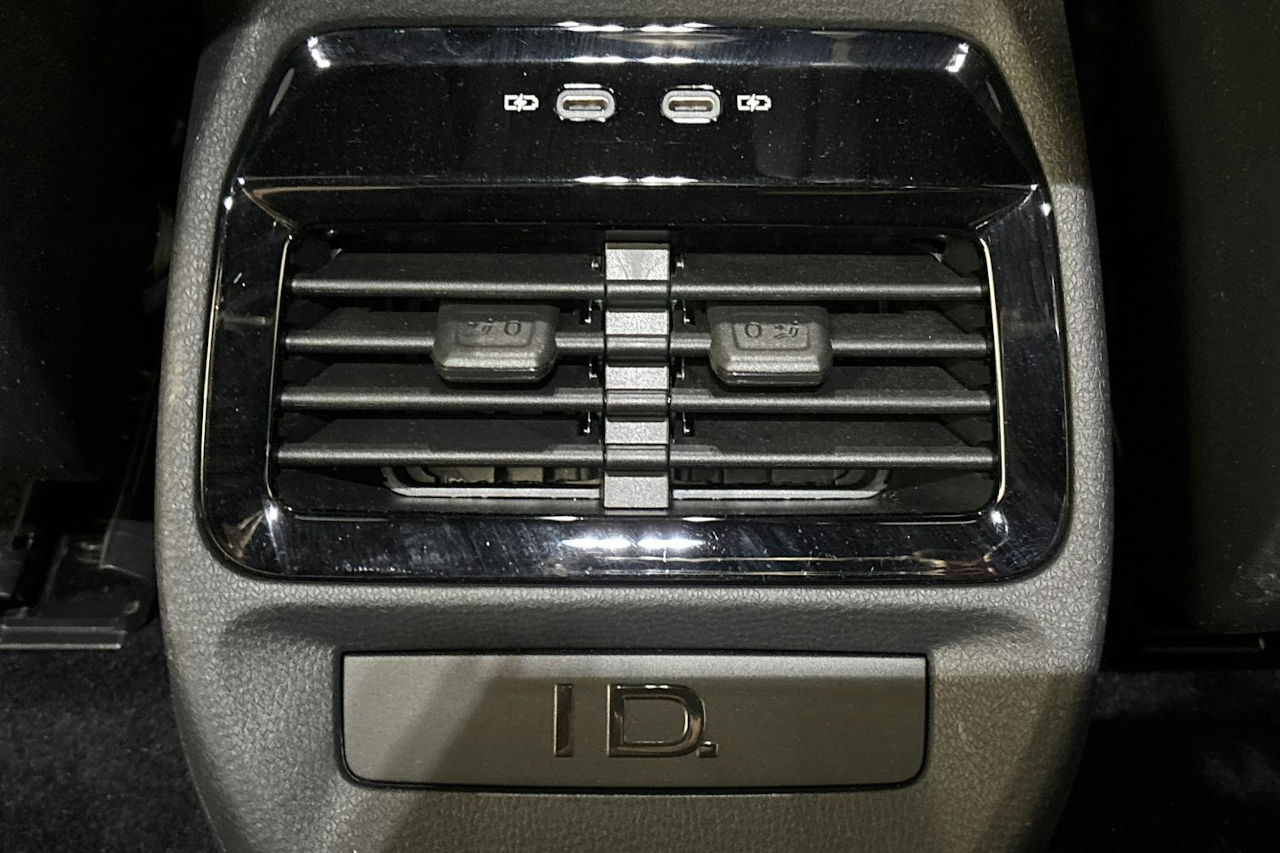 valkoinen Volkswagen ID.4 2022 kuva 13.