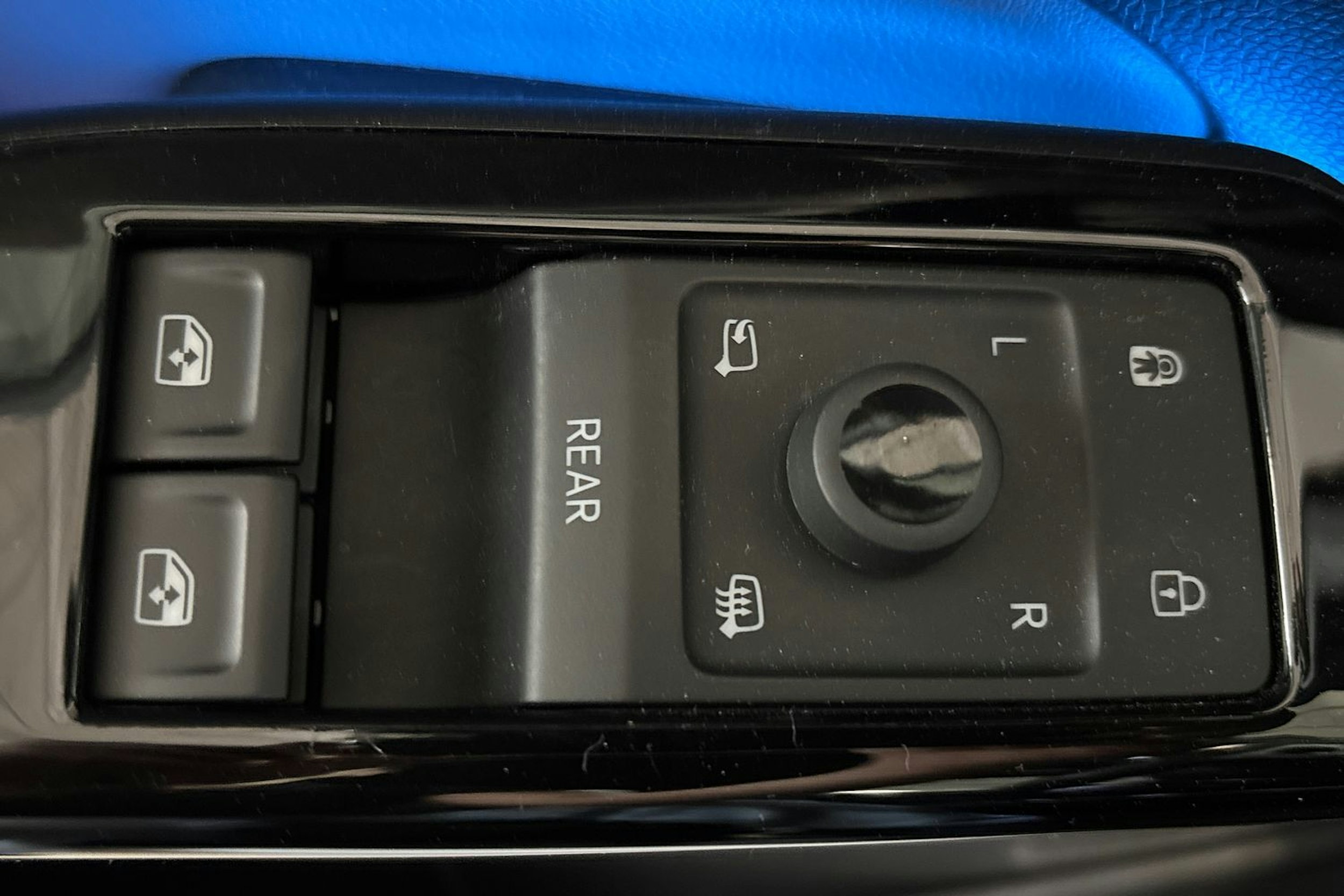 valkoinen Volkswagen ID.4 2022 kuva 14.