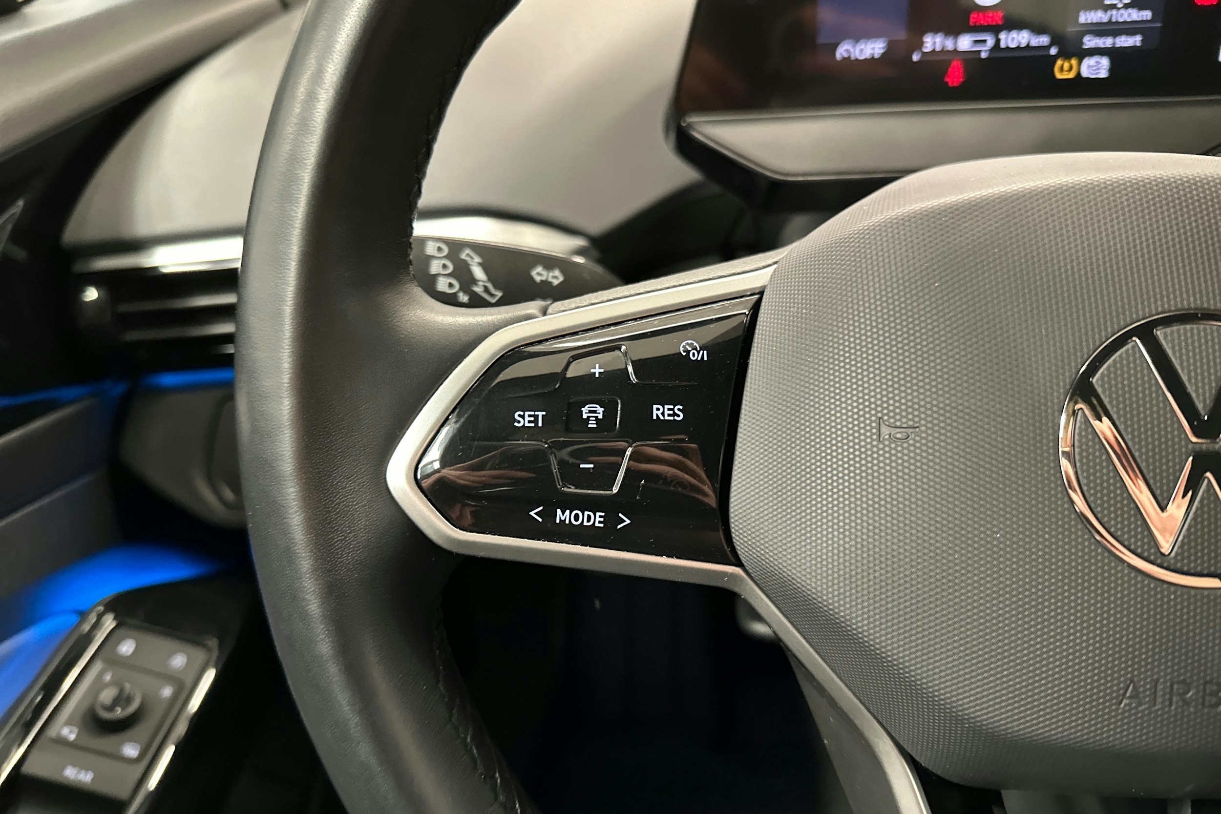 valkoinen Volkswagen ID.4 2022 kuva 14.