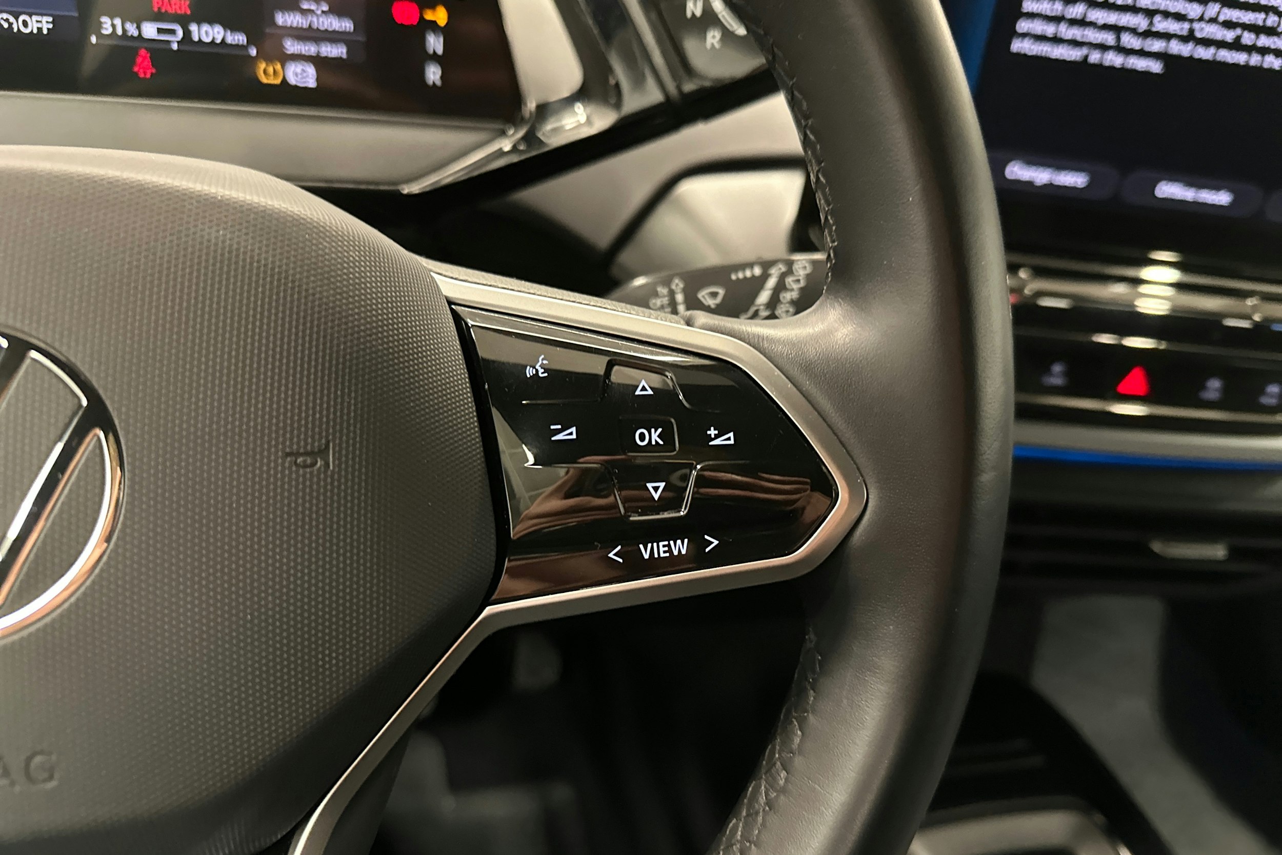 valkoinen Volkswagen ID.4 2022 kuva 15.