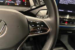 valkoinen Volkswagen ID.4 2022 kuva 15.