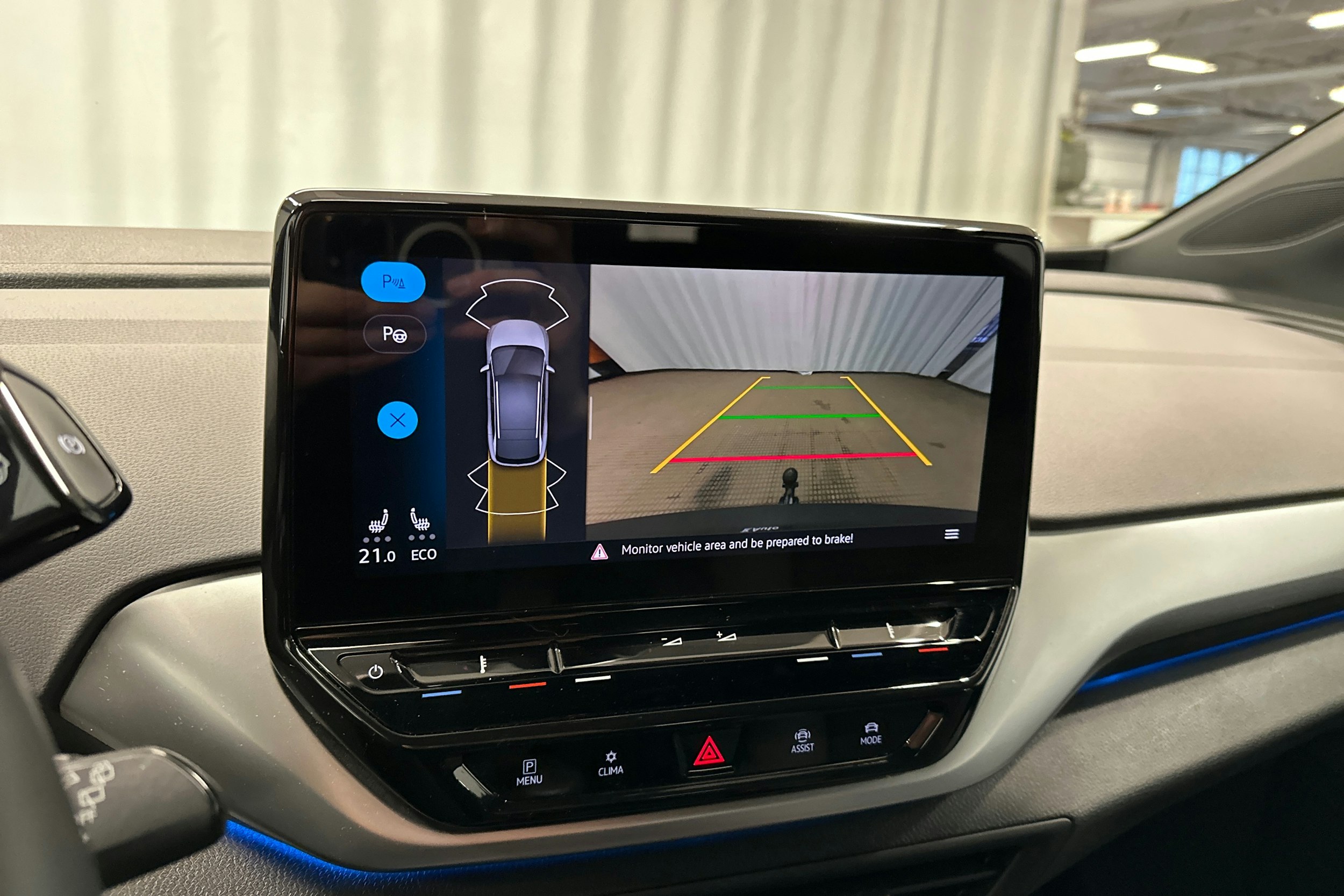 valkoinen Volkswagen ID.4 2022 kuva 18.