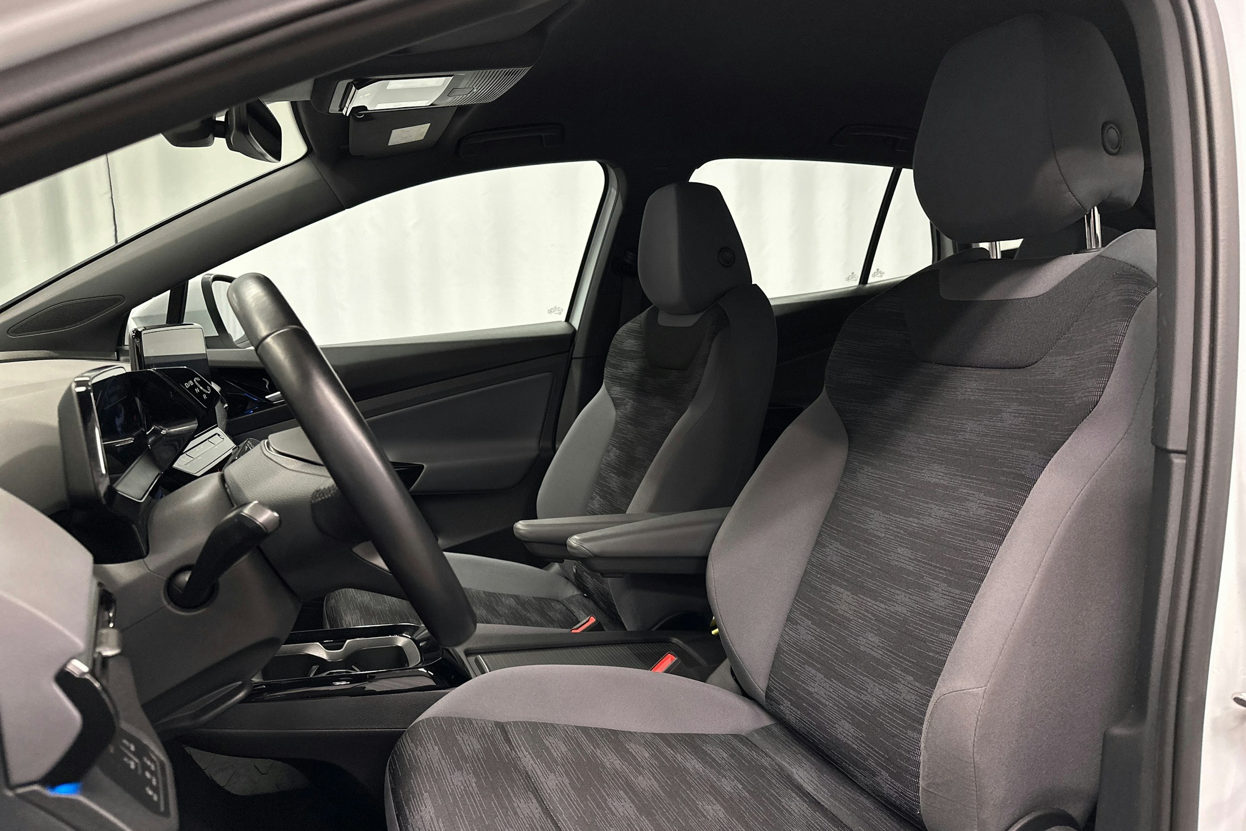 valkoinen Volkswagen ID.4 2022 kuva 25.