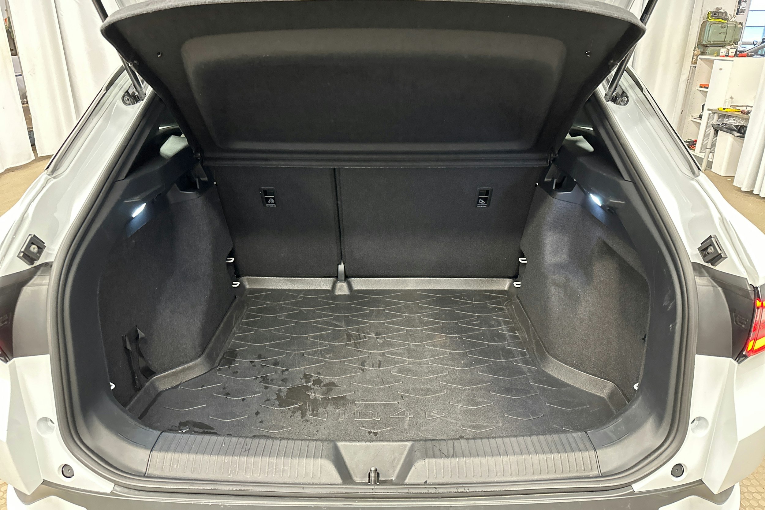 valkoinen Volkswagen ID.4 2022 kuva 26.