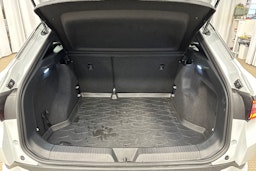 valkoinen Volkswagen ID.4 2022 kuva 26.