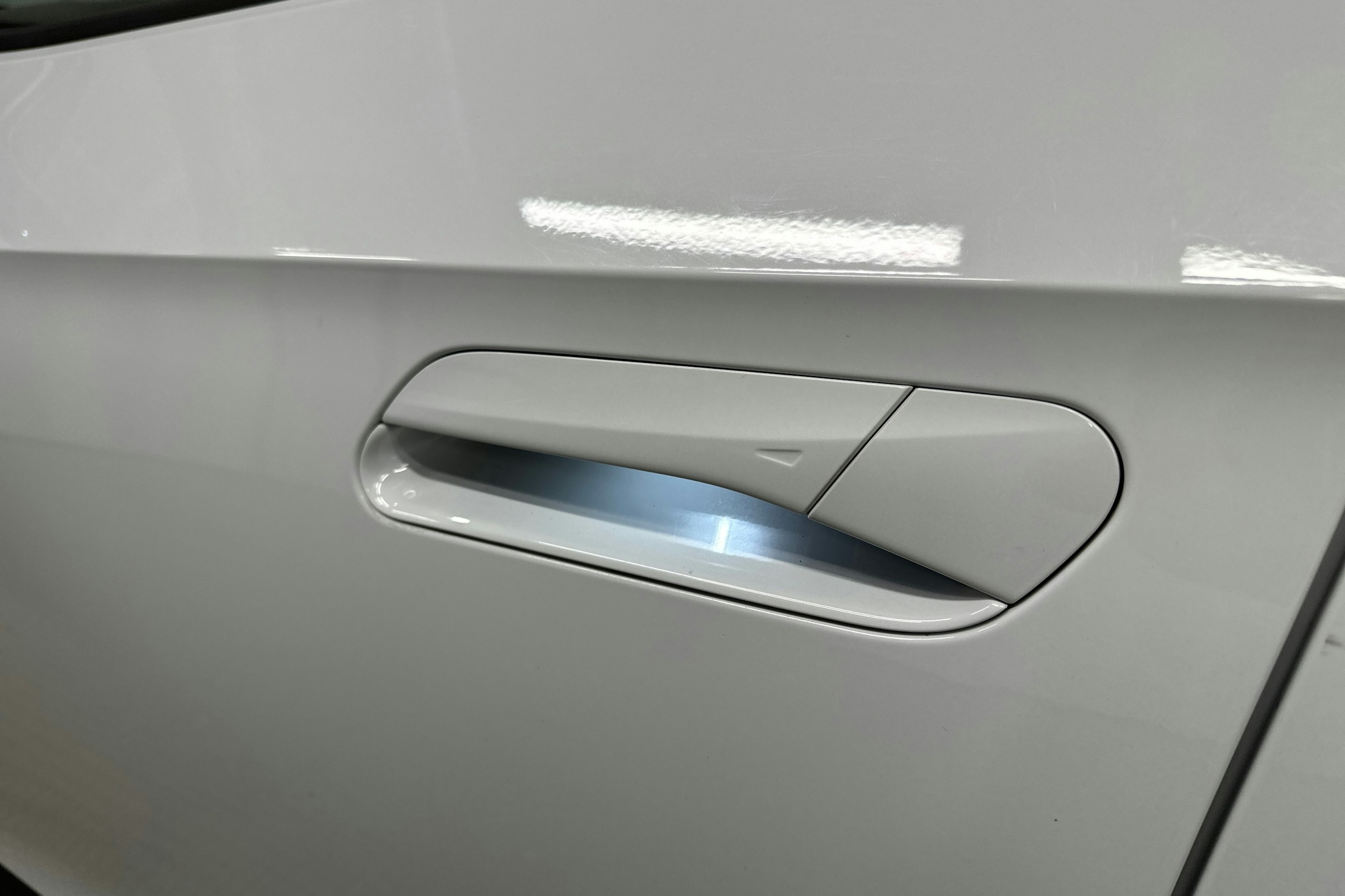 valkoinen Volkswagen ID.4 2022 kuva 28.