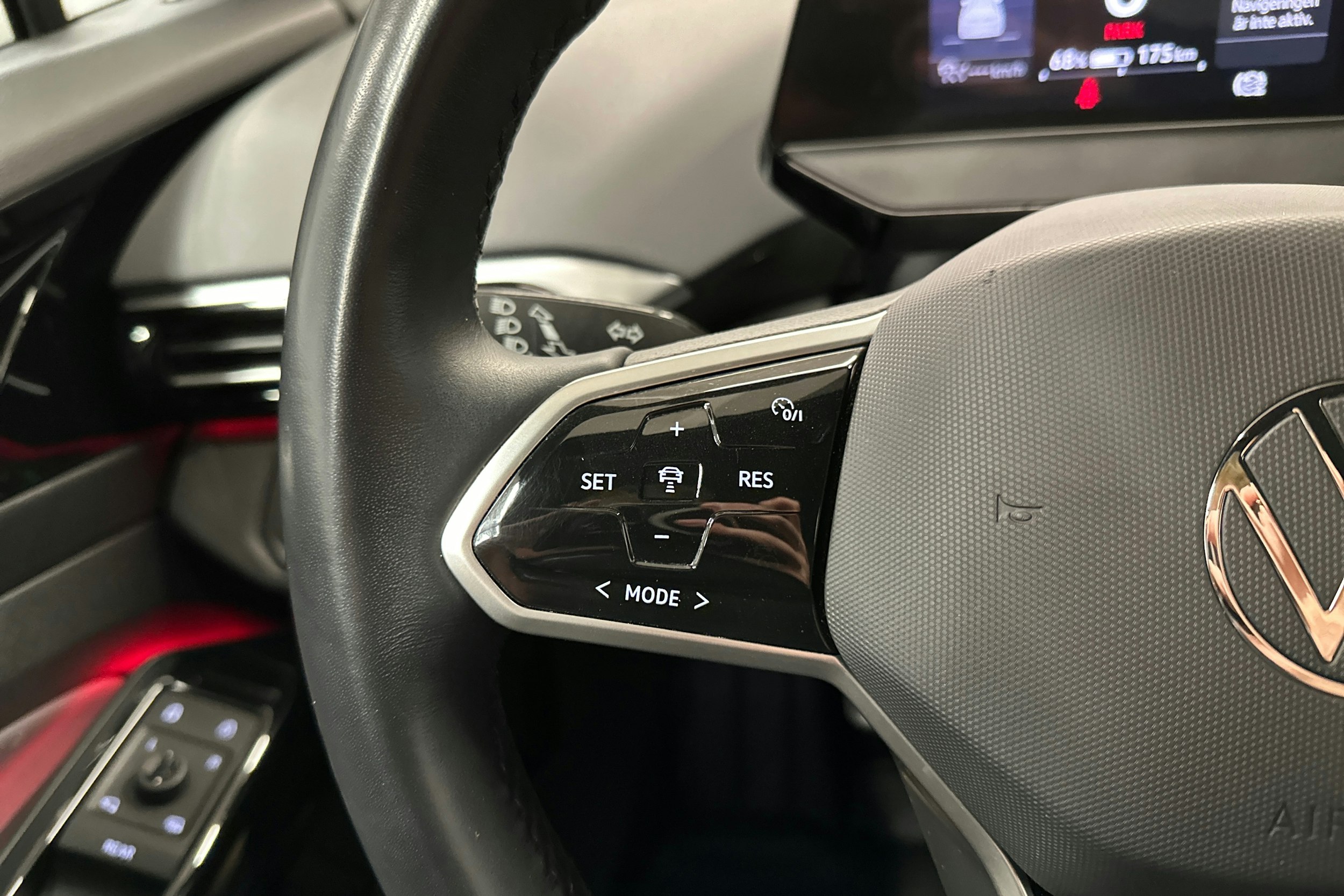 musta Volkswagen ID.4 2022 kuva 14.