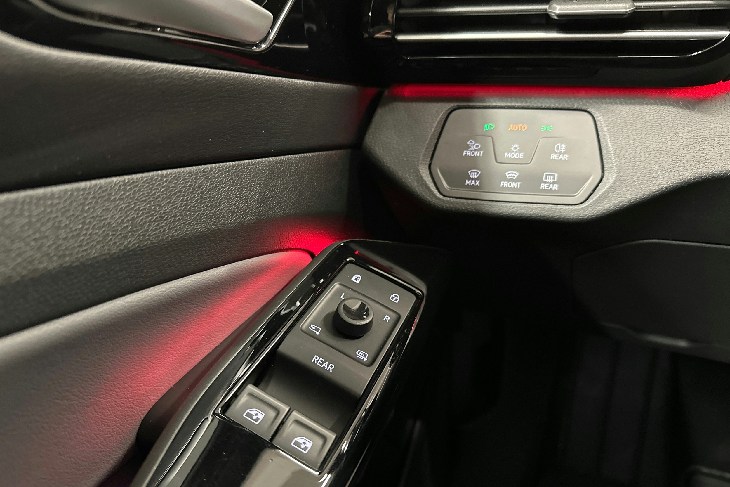 musta Volkswagen ID.4 2022 kuva 17.