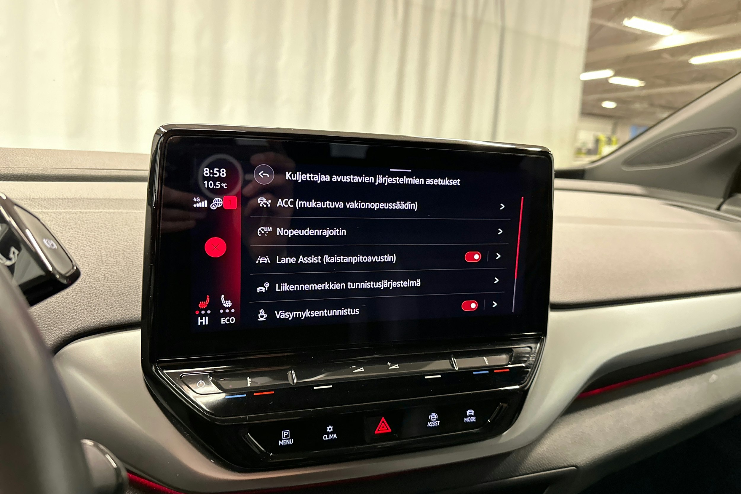 musta Volkswagen ID.4 2022 kuva 23.