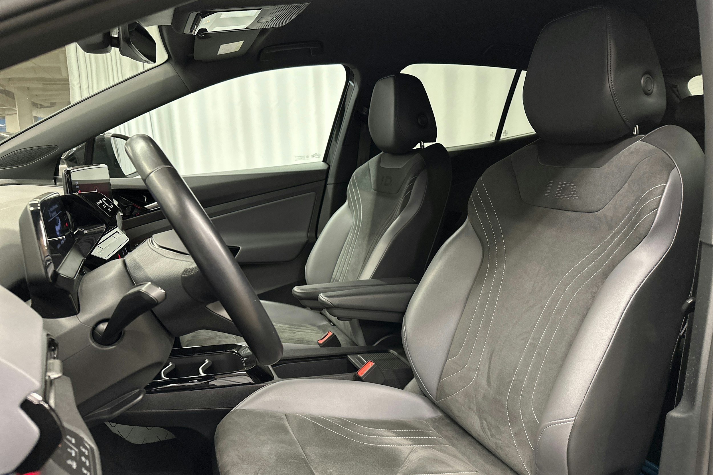 musta Volkswagen ID.4 2022 kuva 25.