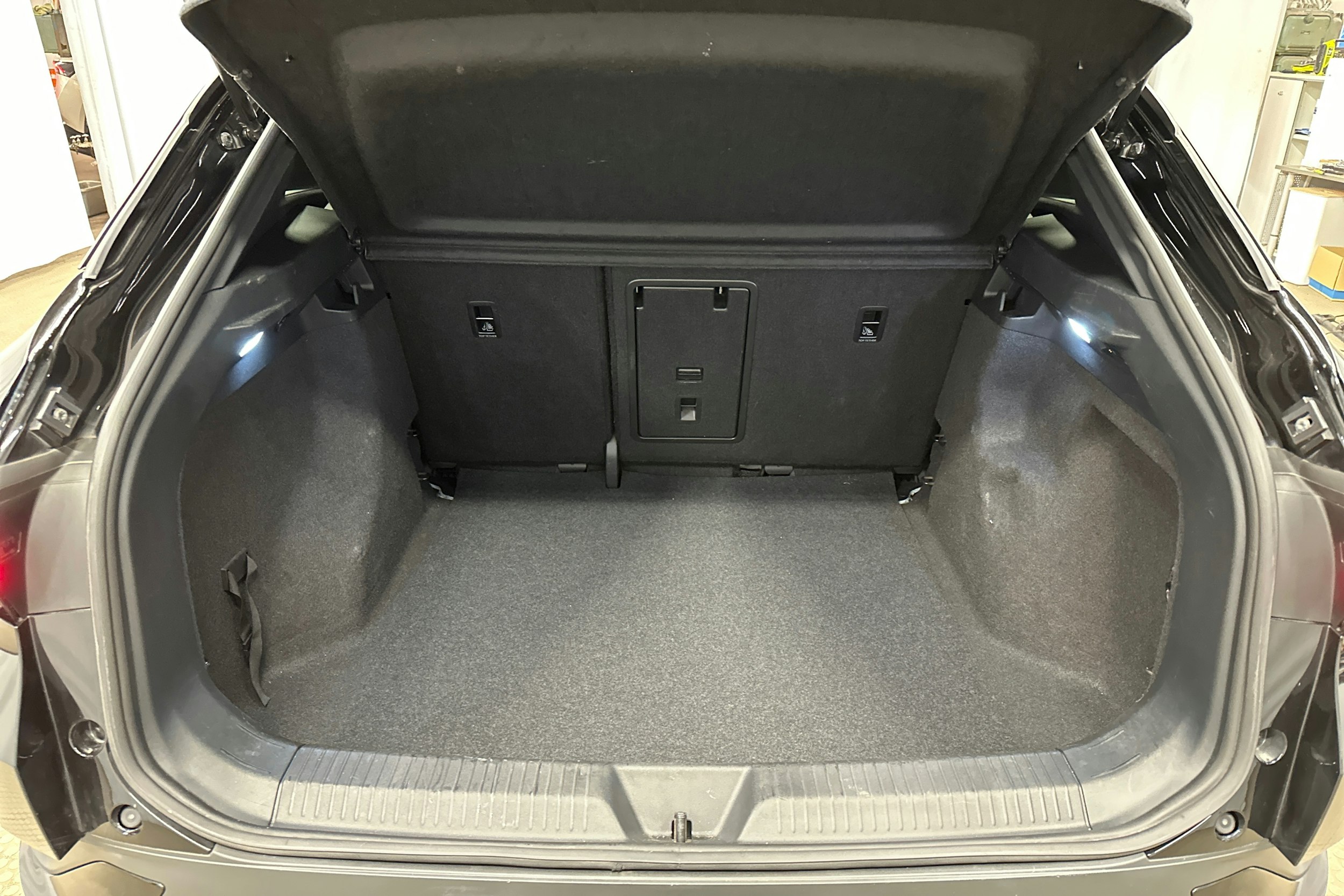 musta Volkswagen ID.4 2022 kuva 26.