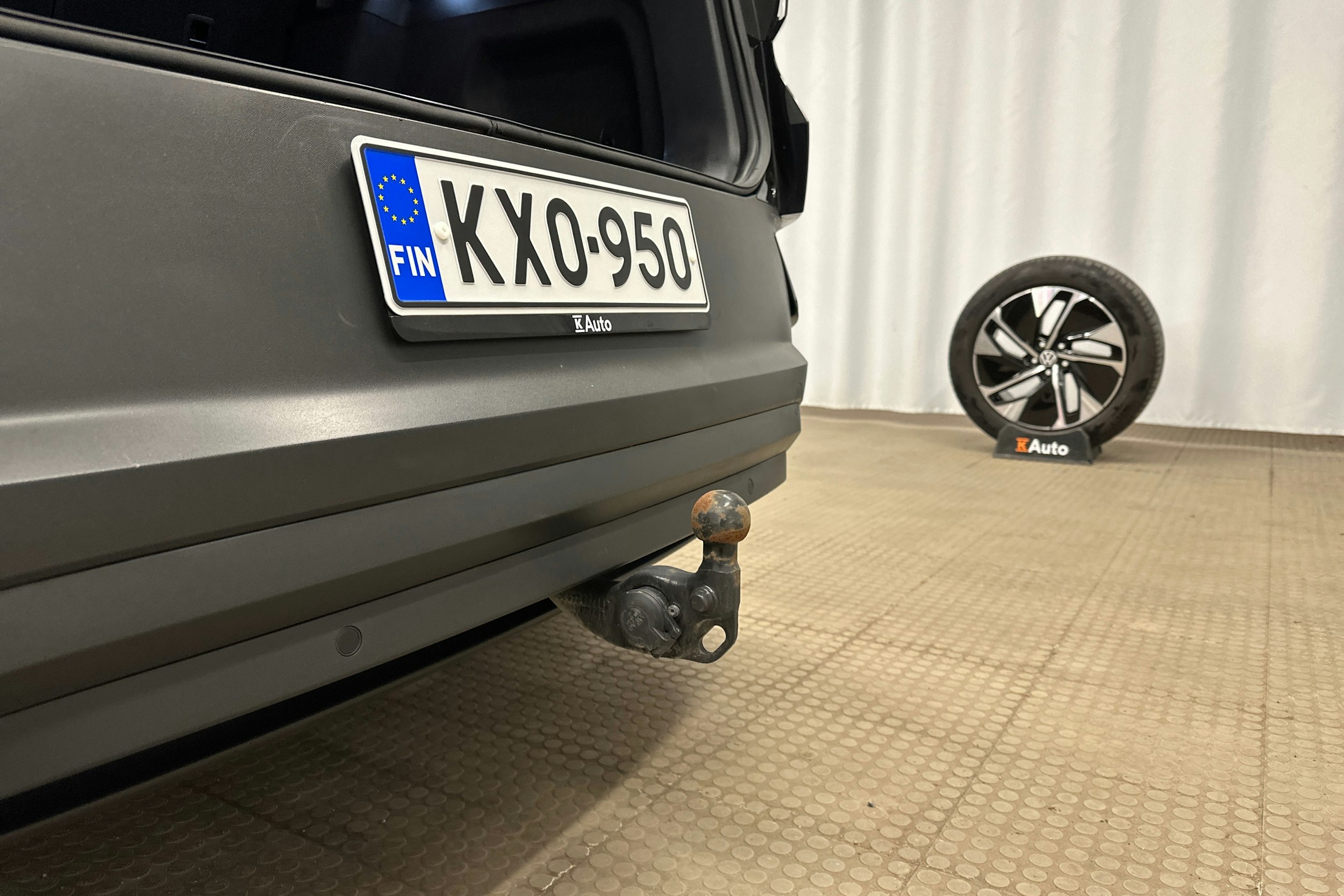 musta Volkswagen ID.4 2022 kuva 27.