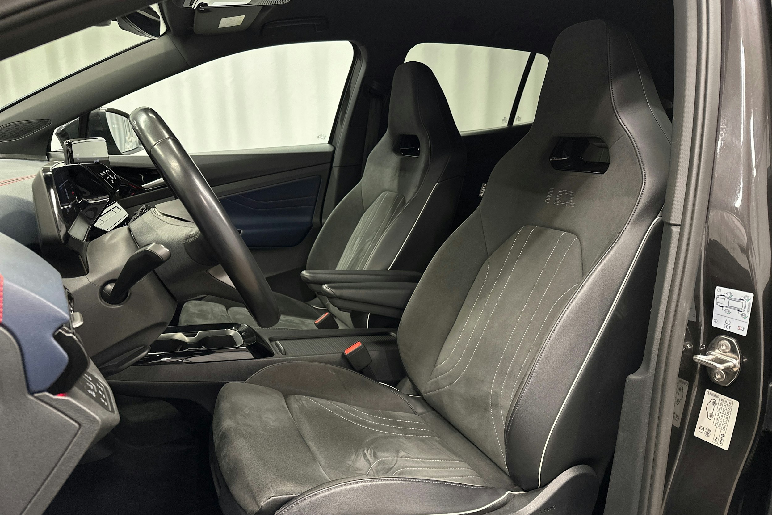 harmaa Volkswagen ID.4 2022 kuva 18.