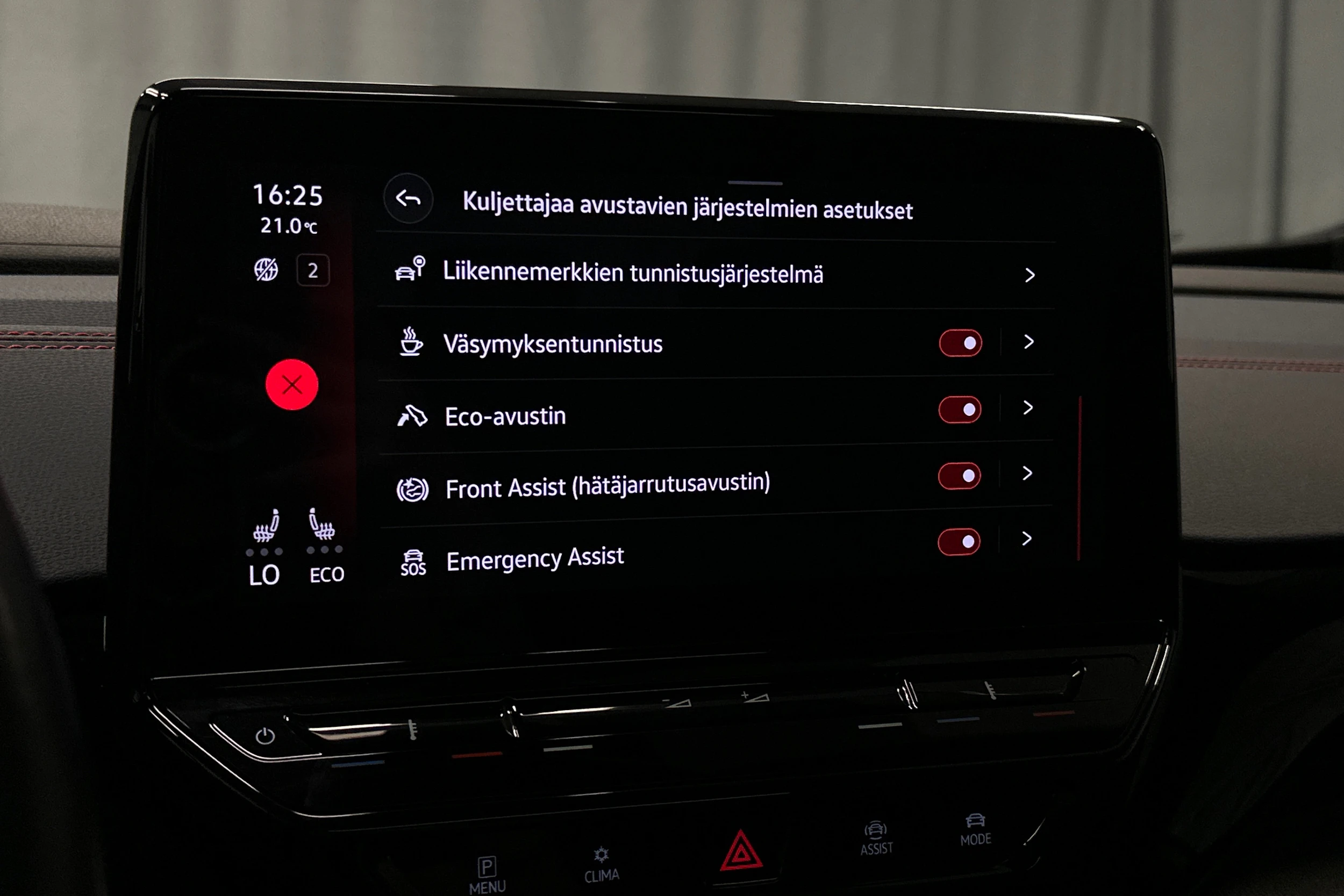valkoinen Volkswagen ID.4 2022 kuva 28.
