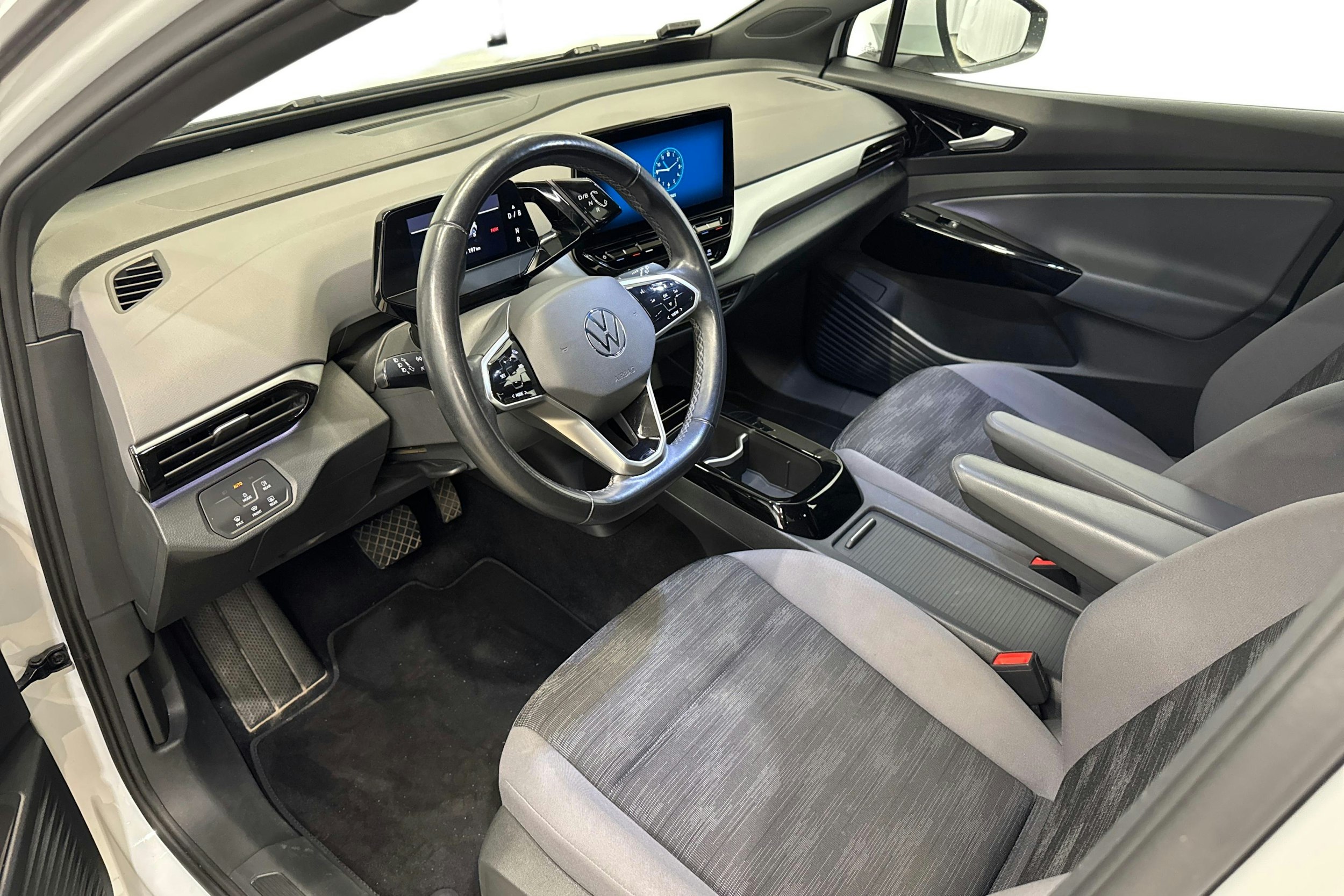 valkoinen Volkswagen ID.4 2022 kuva 7.