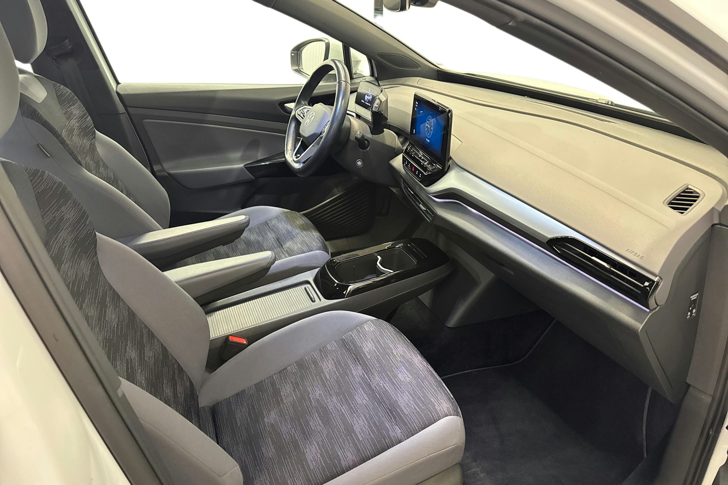 valkoinen Volkswagen ID.4 2022 kuva 9.