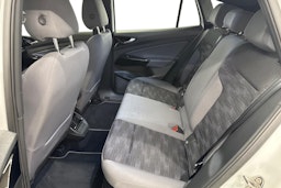 valkoinen Volkswagen ID.4 2022 kuva 11.