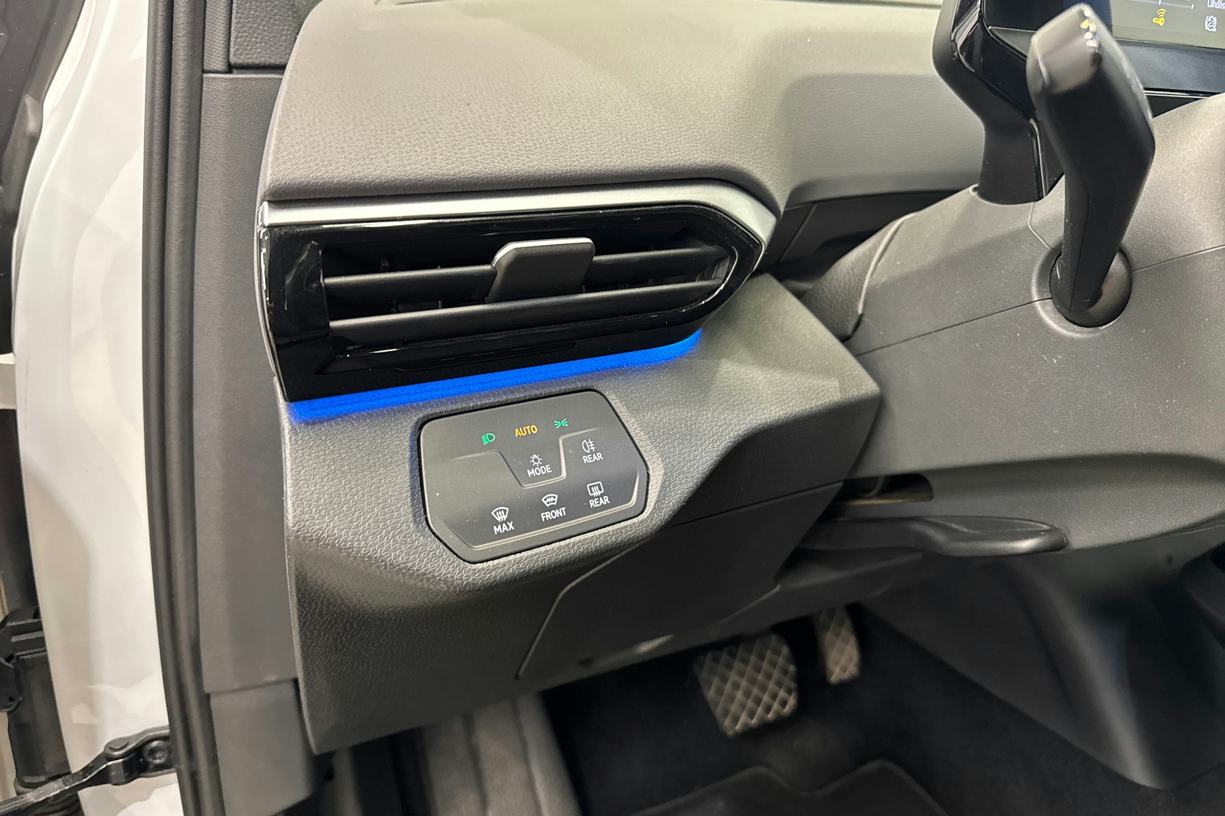 valkoinen Volkswagen ID.4 2022 kuva 16.