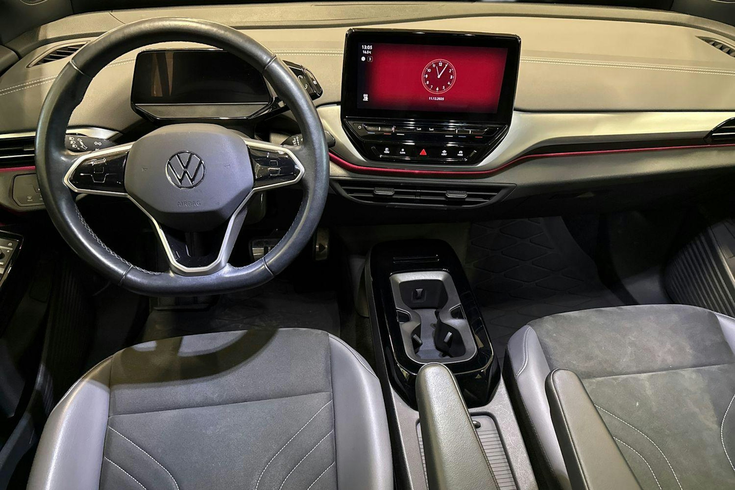 valkoinen Volkswagen ID.4 2023 kuva 9.