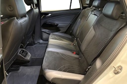 valkoinen Volkswagen ID.4 2023 kuva 10.