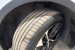 valkoinen Volkswagen ID.4 2023 kuva 13.