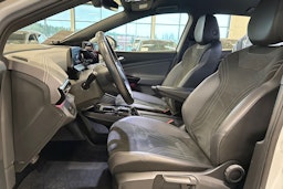 valkoinen Volkswagen ID.4 2023 kuva 17.