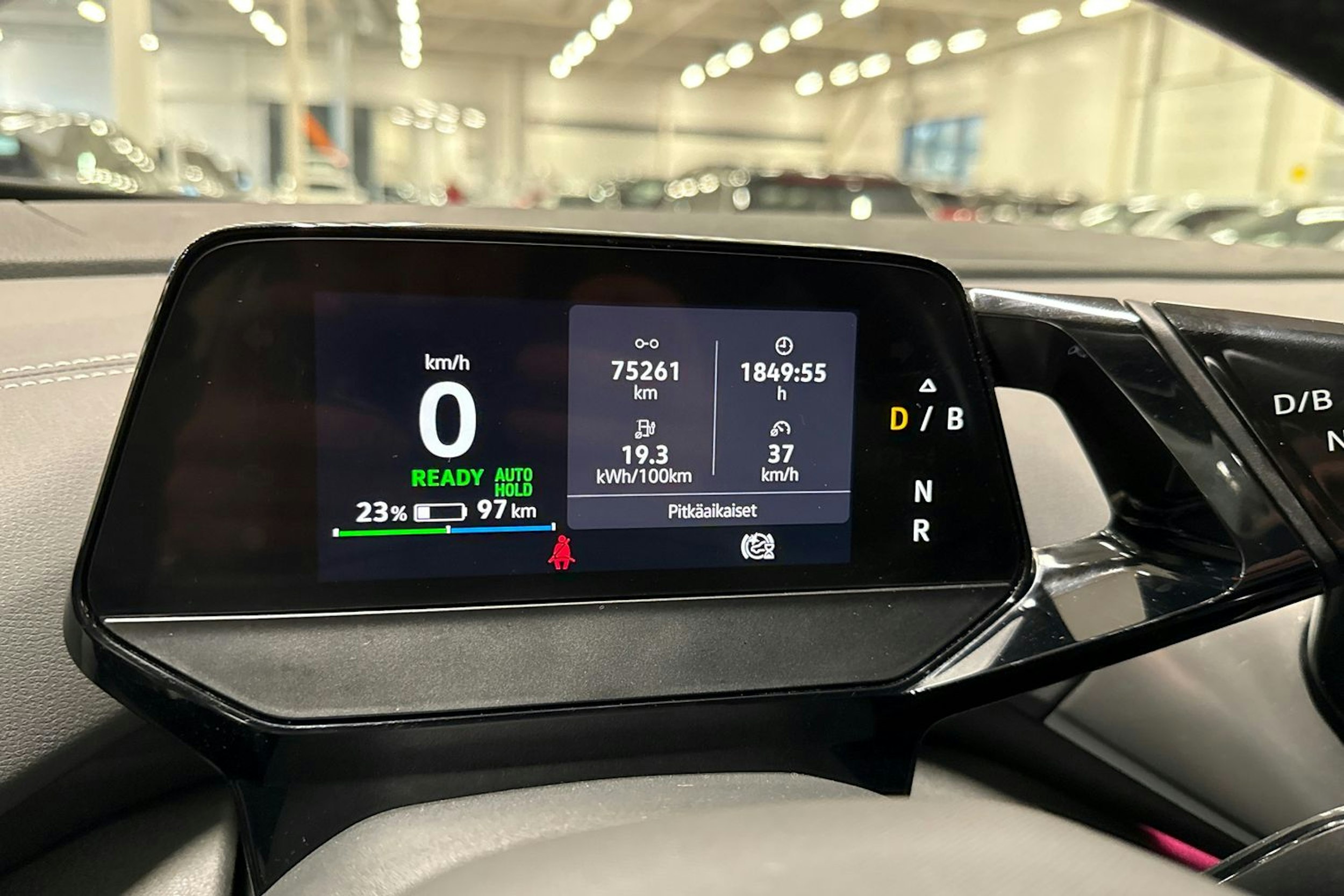 valkoinen Volkswagen ID.4 2023 kuva 18.