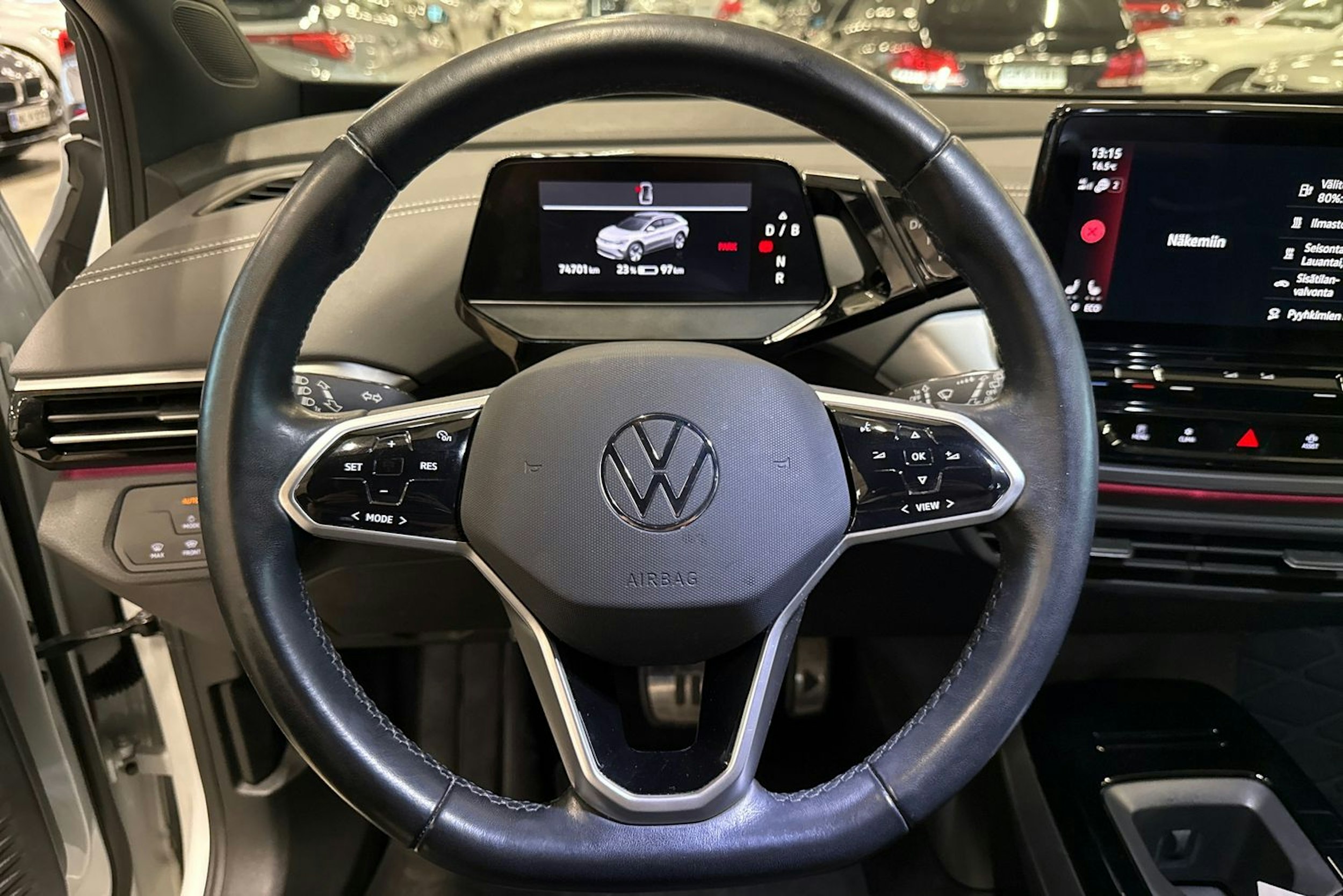 valkoinen Volkswagen ID.4 2023 kuva 19.