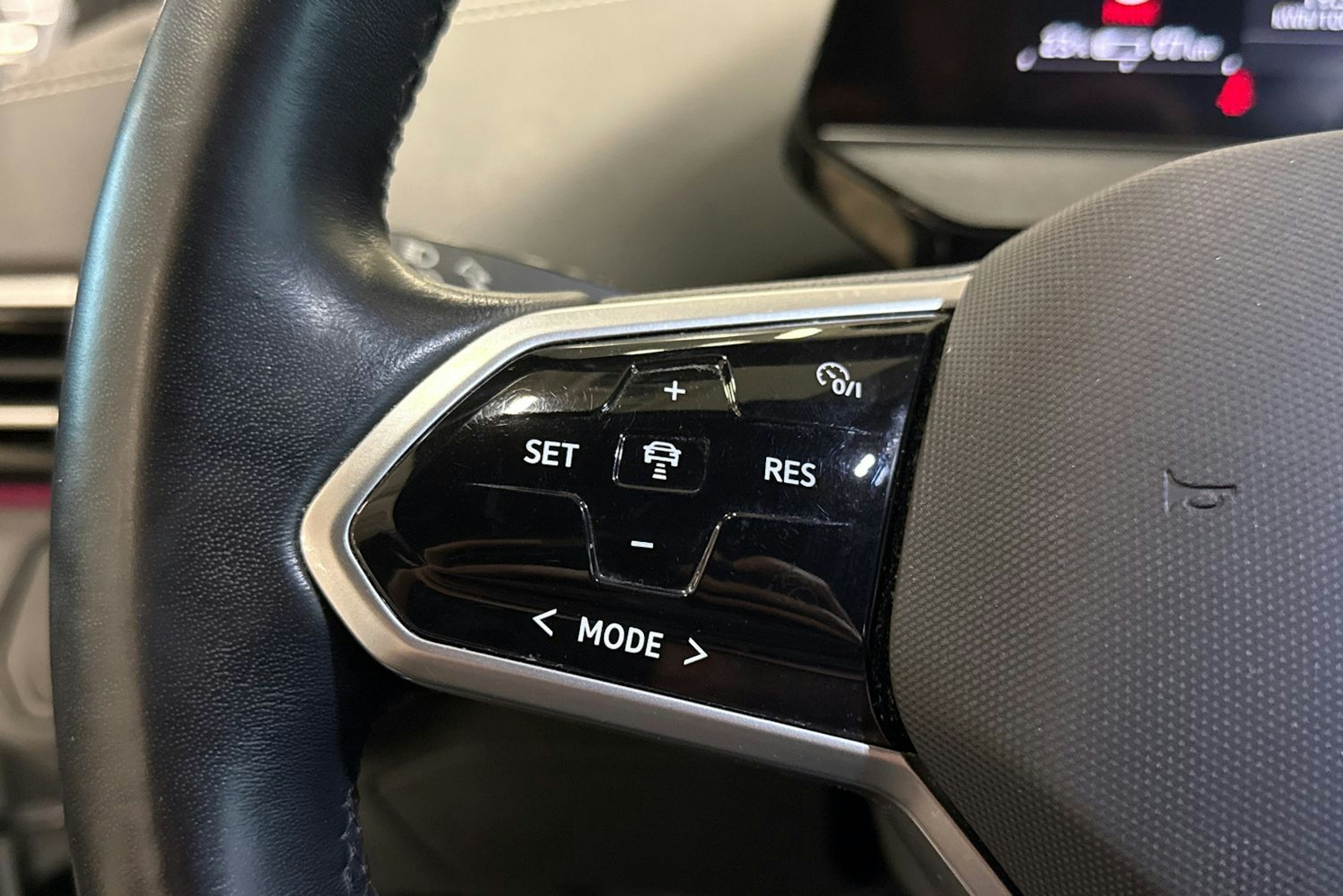 valkoinen Volkswagen ID.4 2023 kuva 20.