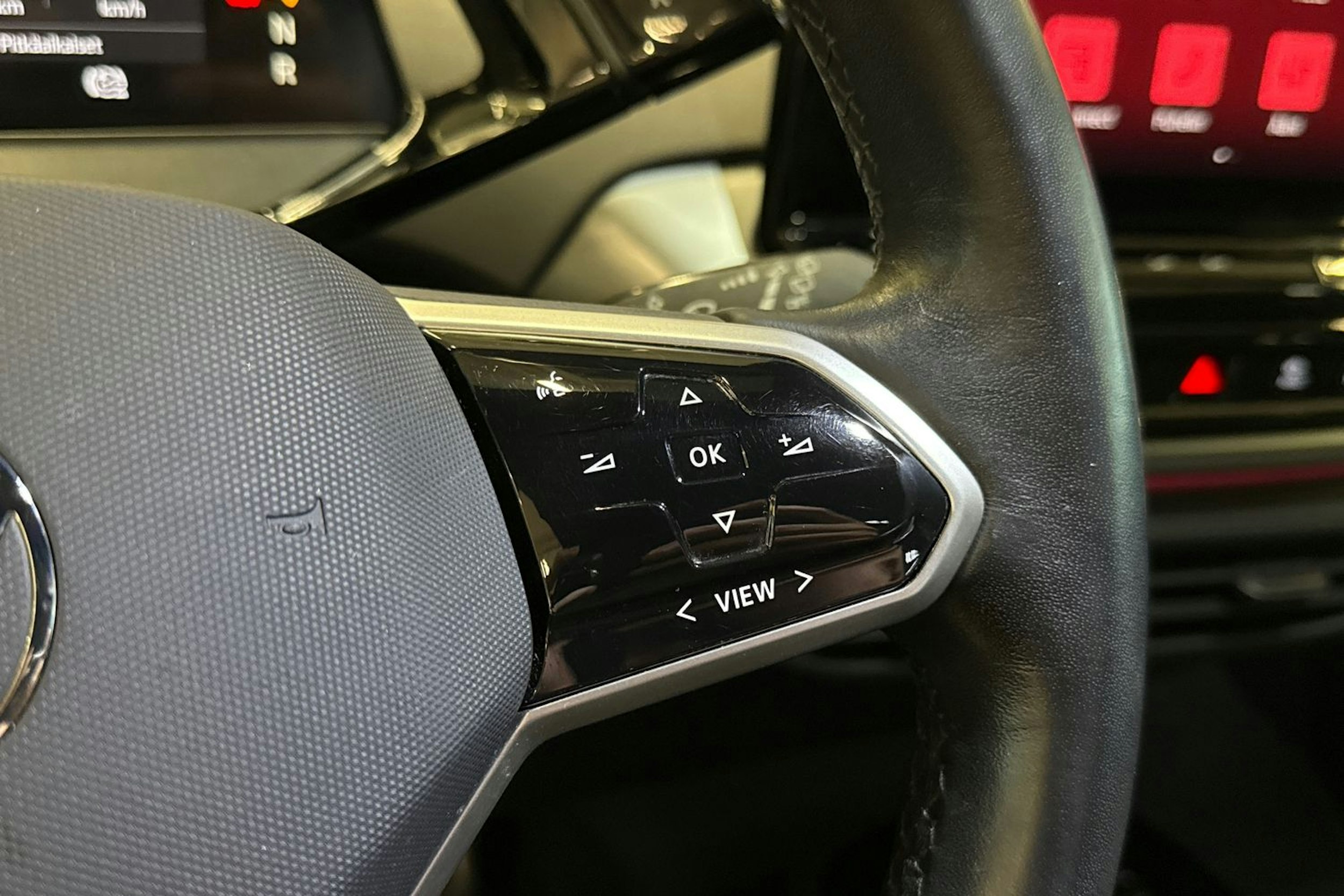 valkoinen Volkswagen ID.4 2023 kuva 21.