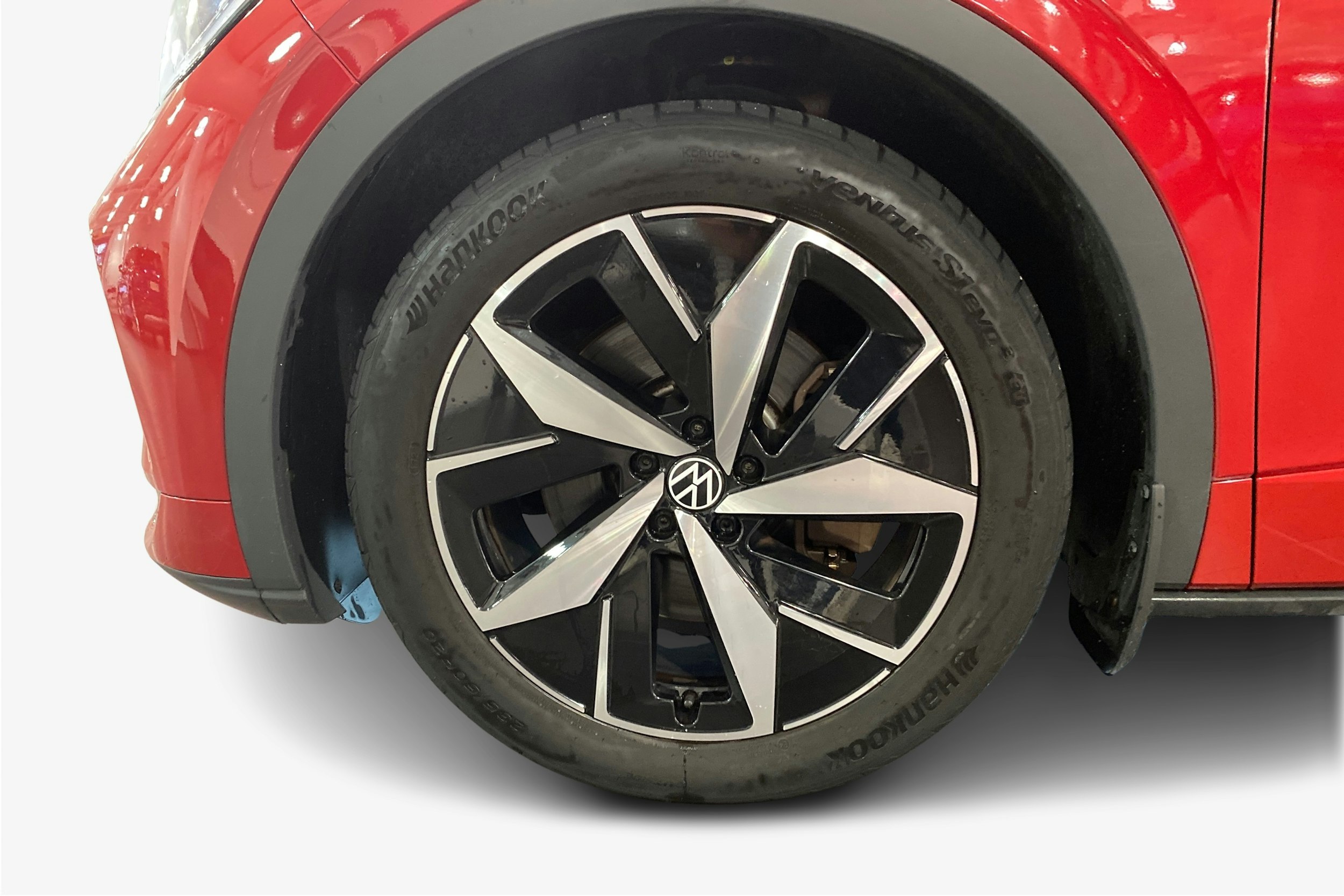 punainen Volkswagen ID.4 2022 kuva 11.