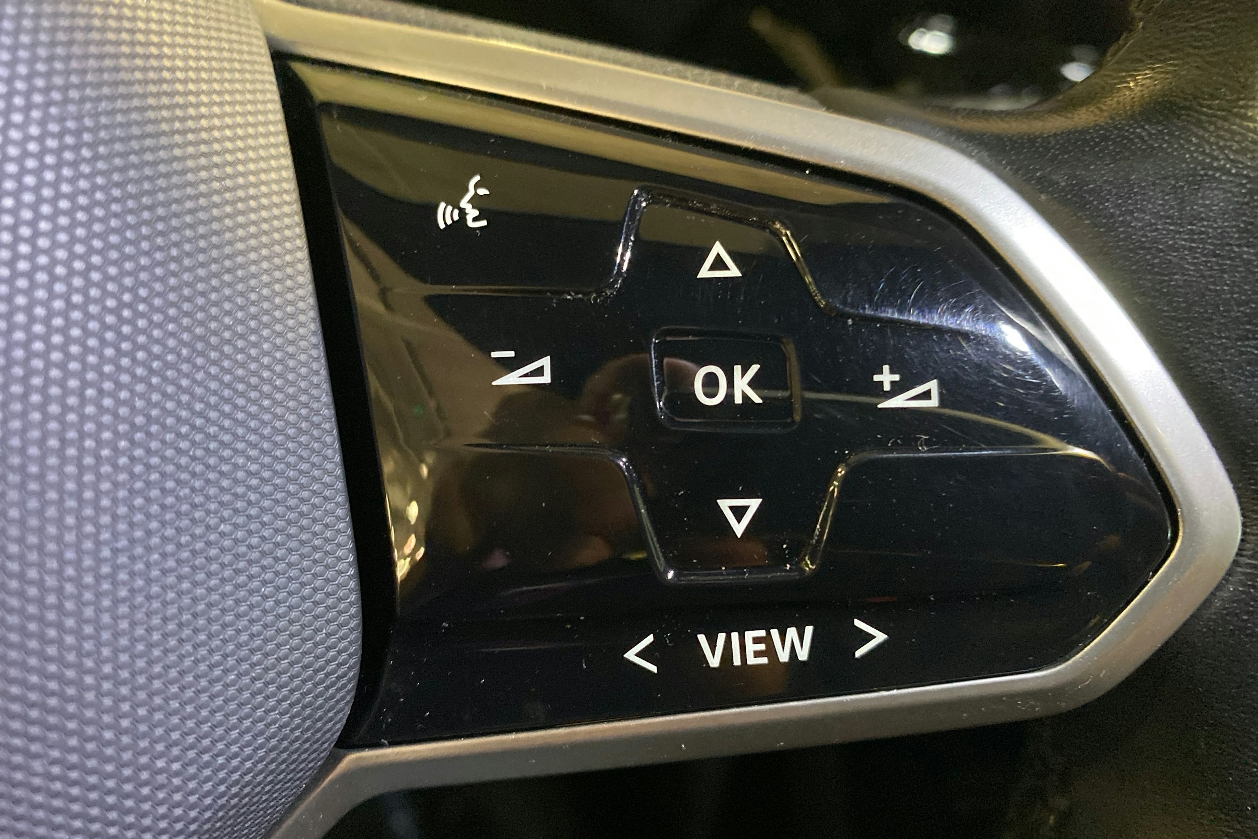punainen Volkswagen ID.4 2022 kuva 20.