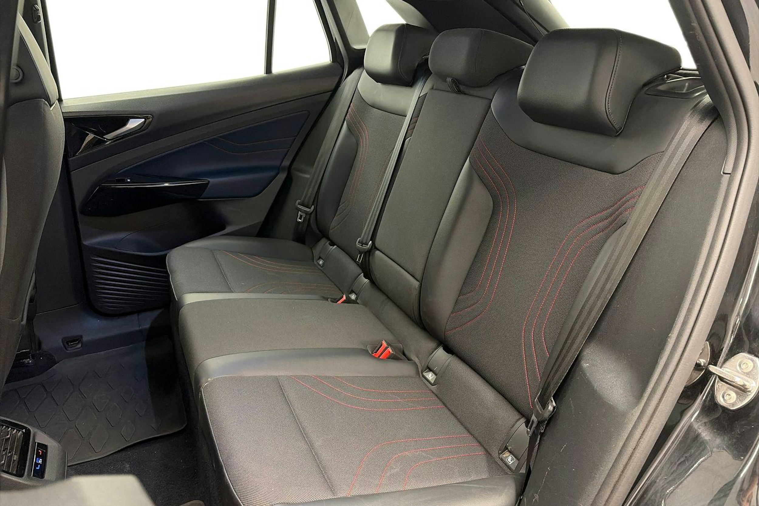 musta Volkswagen ID.4 2022 kuva 10.